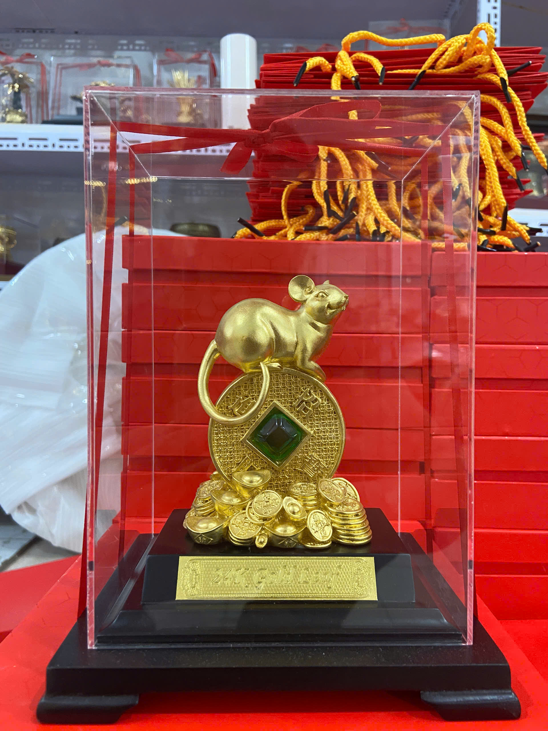 Tượng phong thủy chuột ôm đồng tiền dát vàng 24k KT CAO 22 CM 