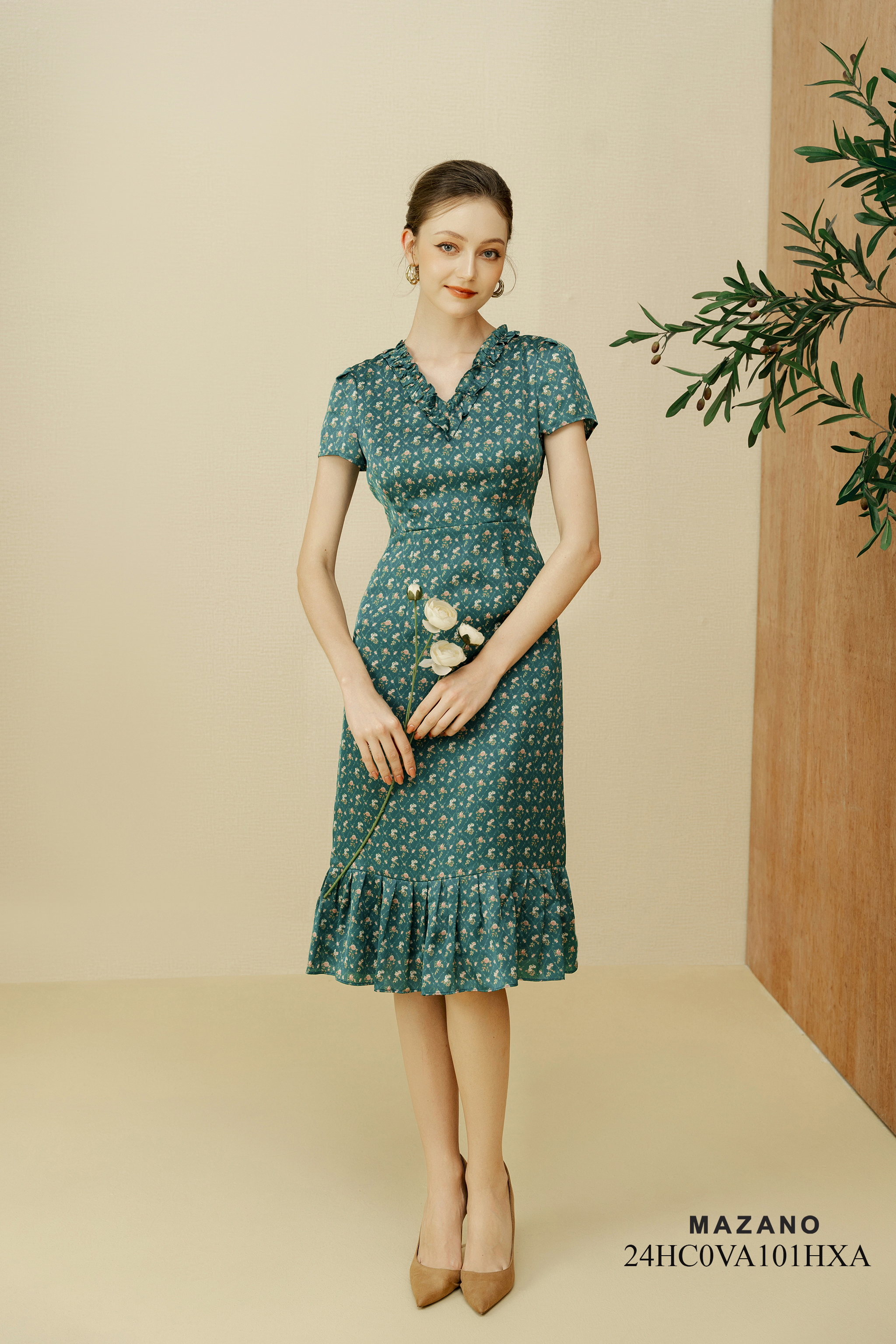 Đầm trang trí bèo cổ và gấu_thumbnail_1