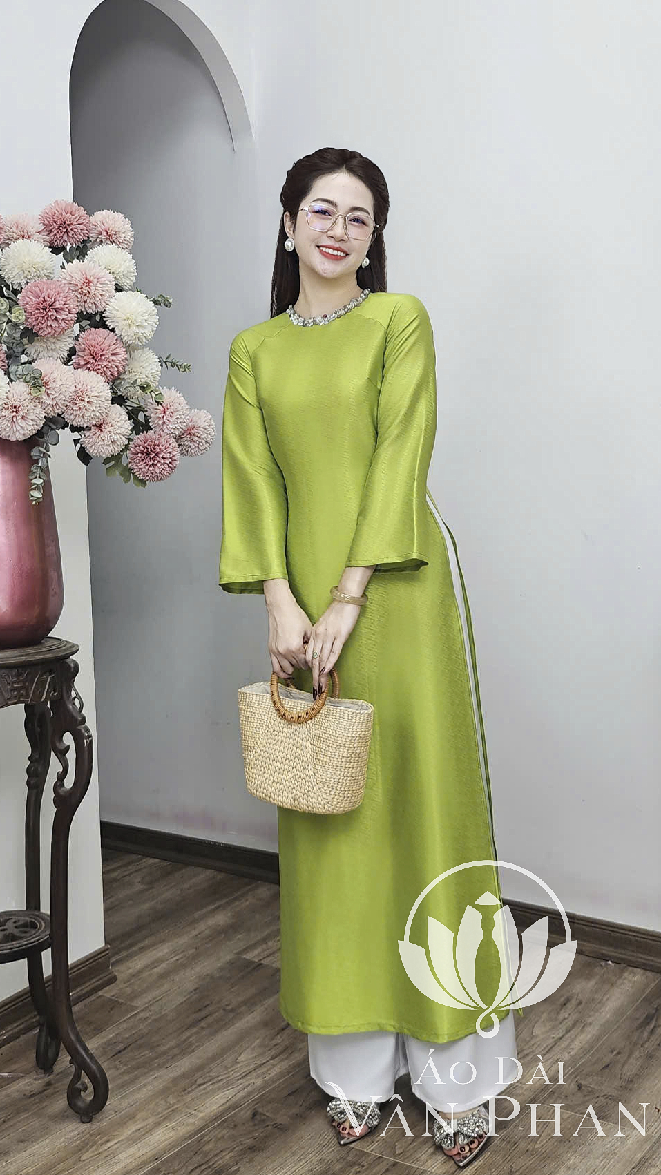 CT368 áo dài cách tân cổ khít tay loe gấm sao băng màu cốm_thumbnail_2