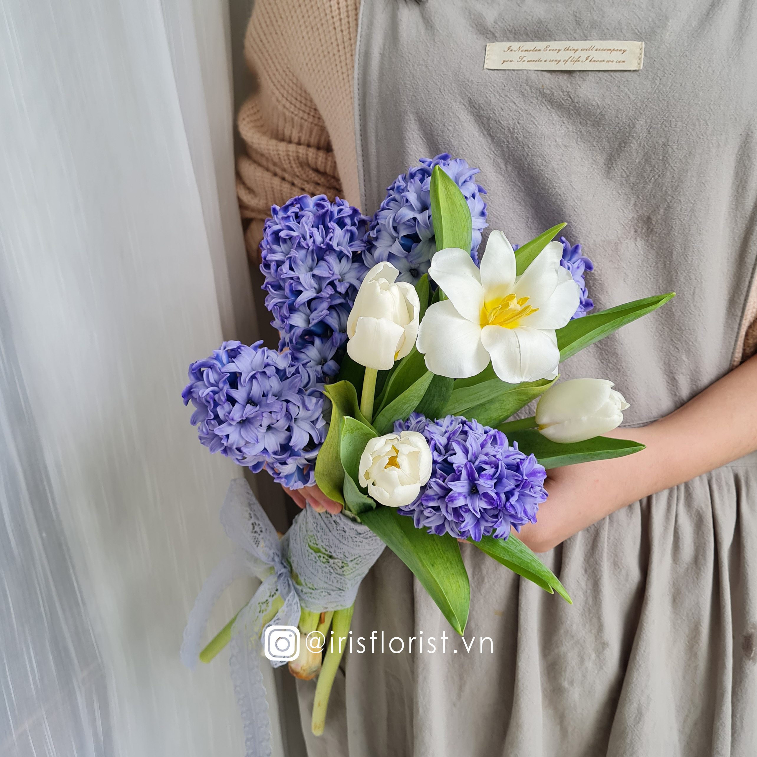 Bó hoa cưới Dạ lan hương tím mix tulip