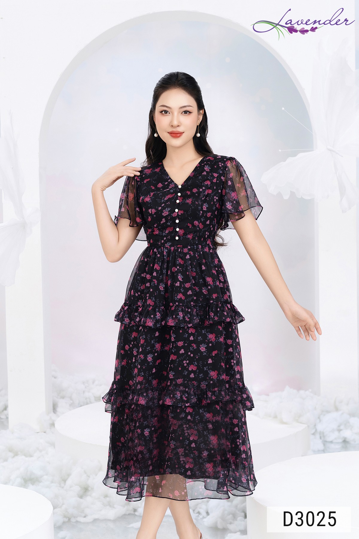 Đầm hoa tơ đen 3 tầng cổ V tay ngắn D3025