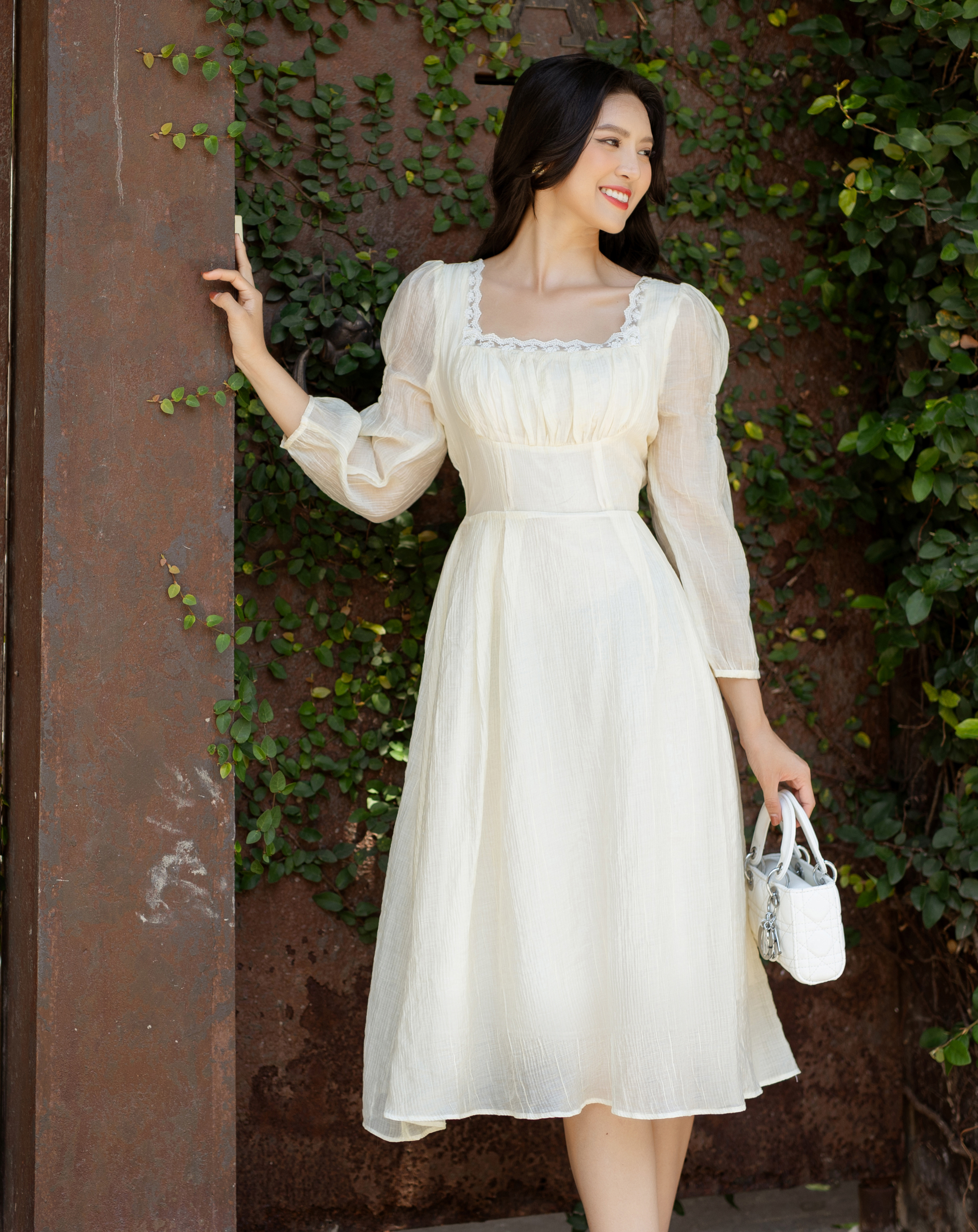 Đầm midi tay dài cổ U phối ren ngực_thumbnail_3