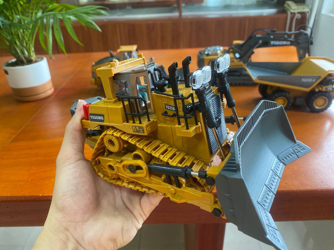 MH RC Ủi YIGONG_thumbnail_1