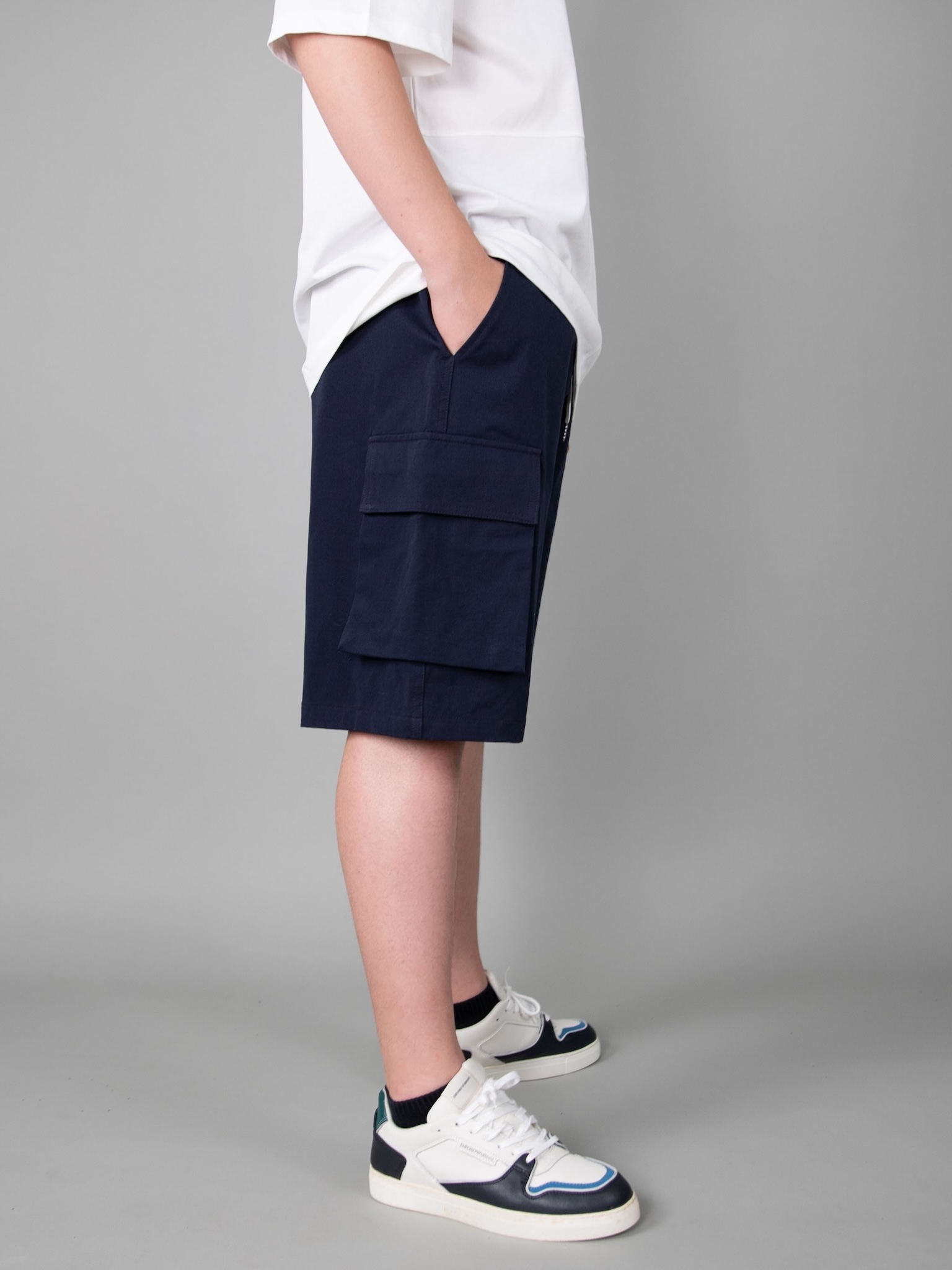 Quần short kaki màu navy túi hộp