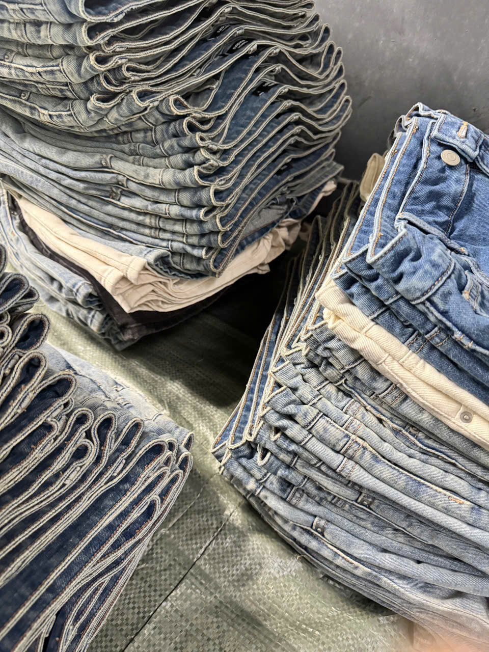 HS78 Chân váy jean ngắn có quần trong ( NHẠT )