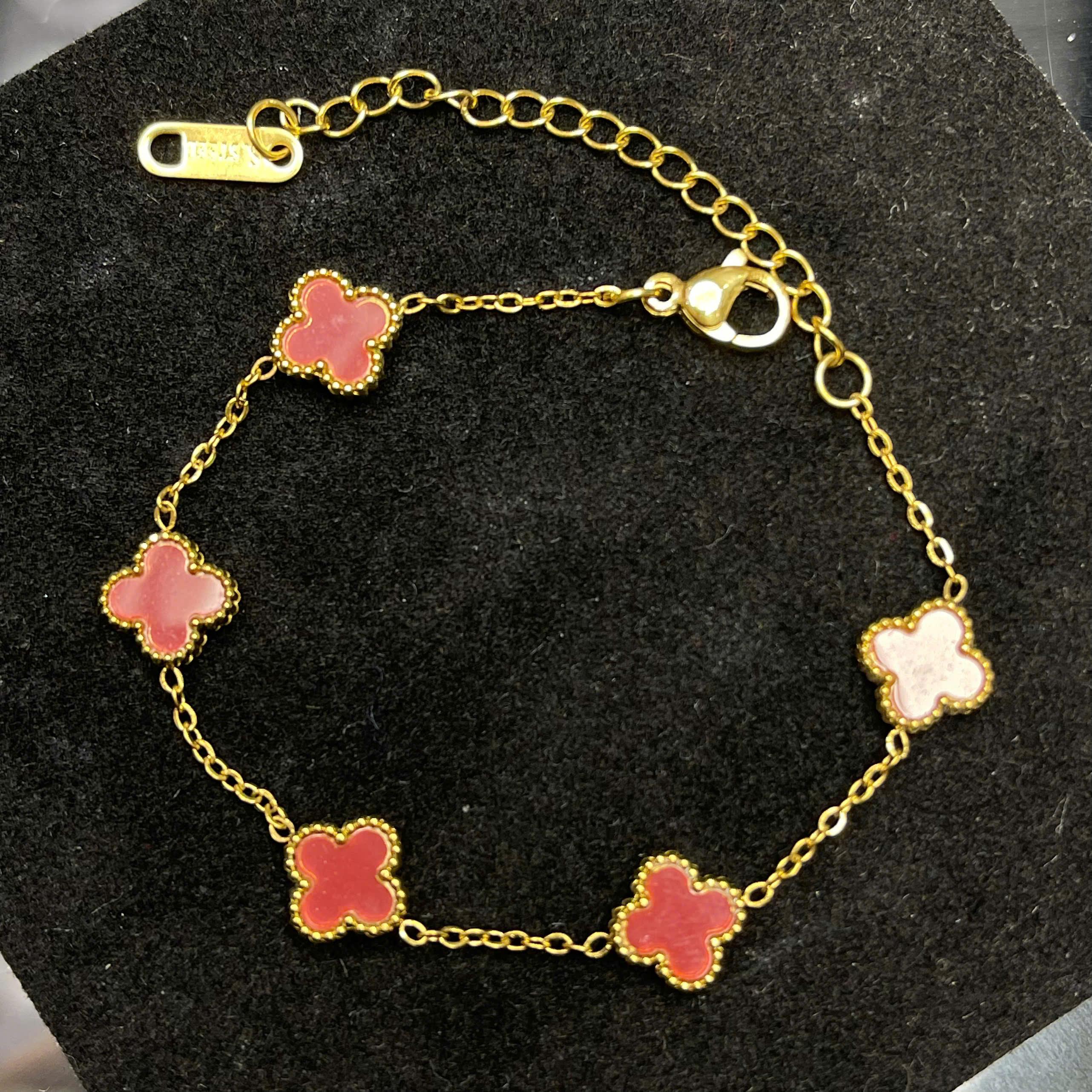 vòng tay van cleef đỏ đô nhỏ viền bi vàng _thumbnail_3