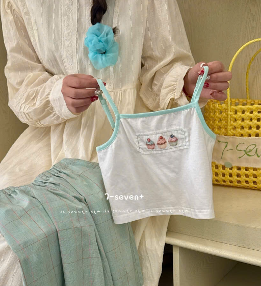H181 - Áo 2 dây xanh hoạ tiết bánh kem hãng Seven