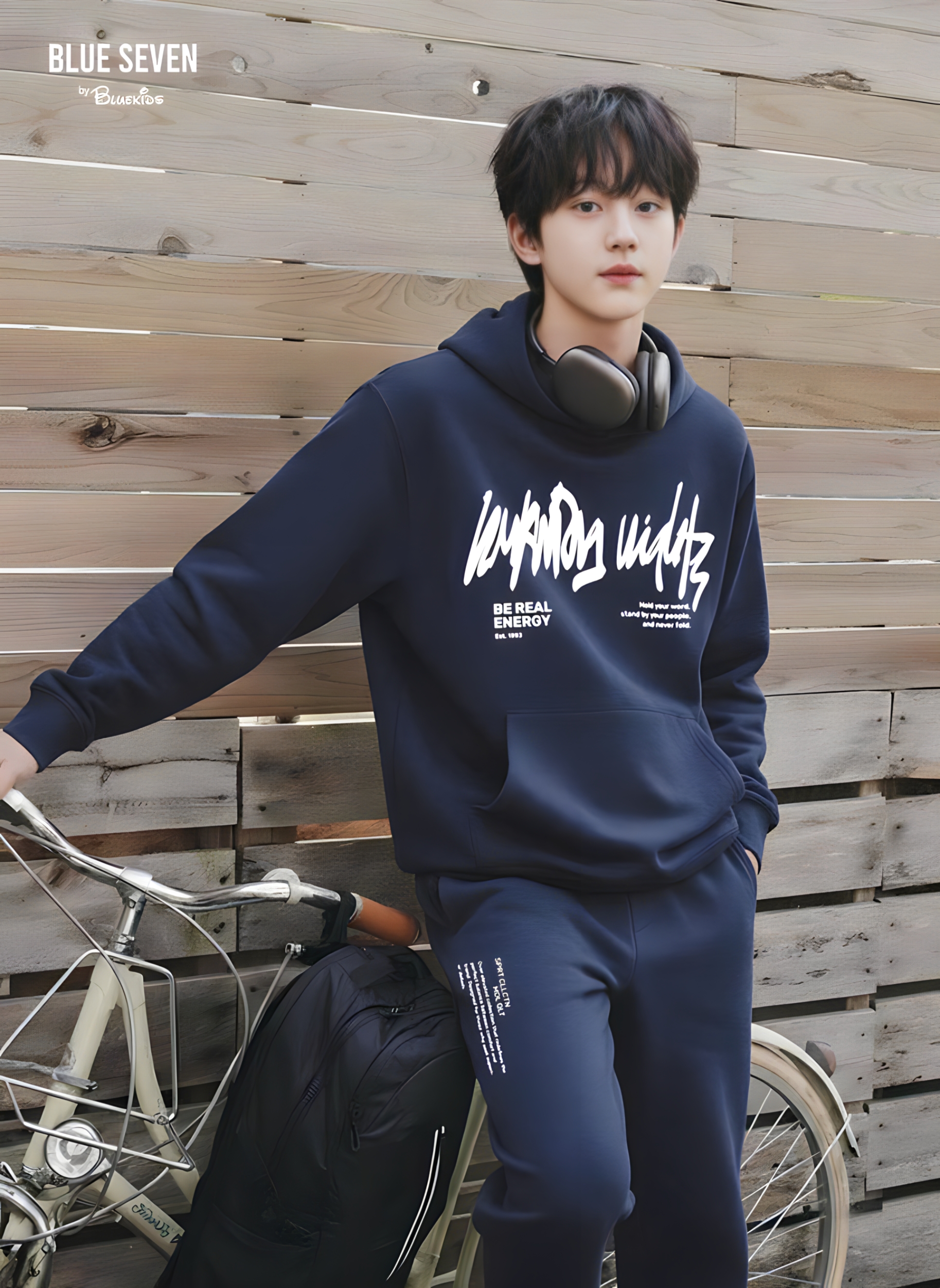 Áo nỉ hoodie xanh navy in chữ ngực