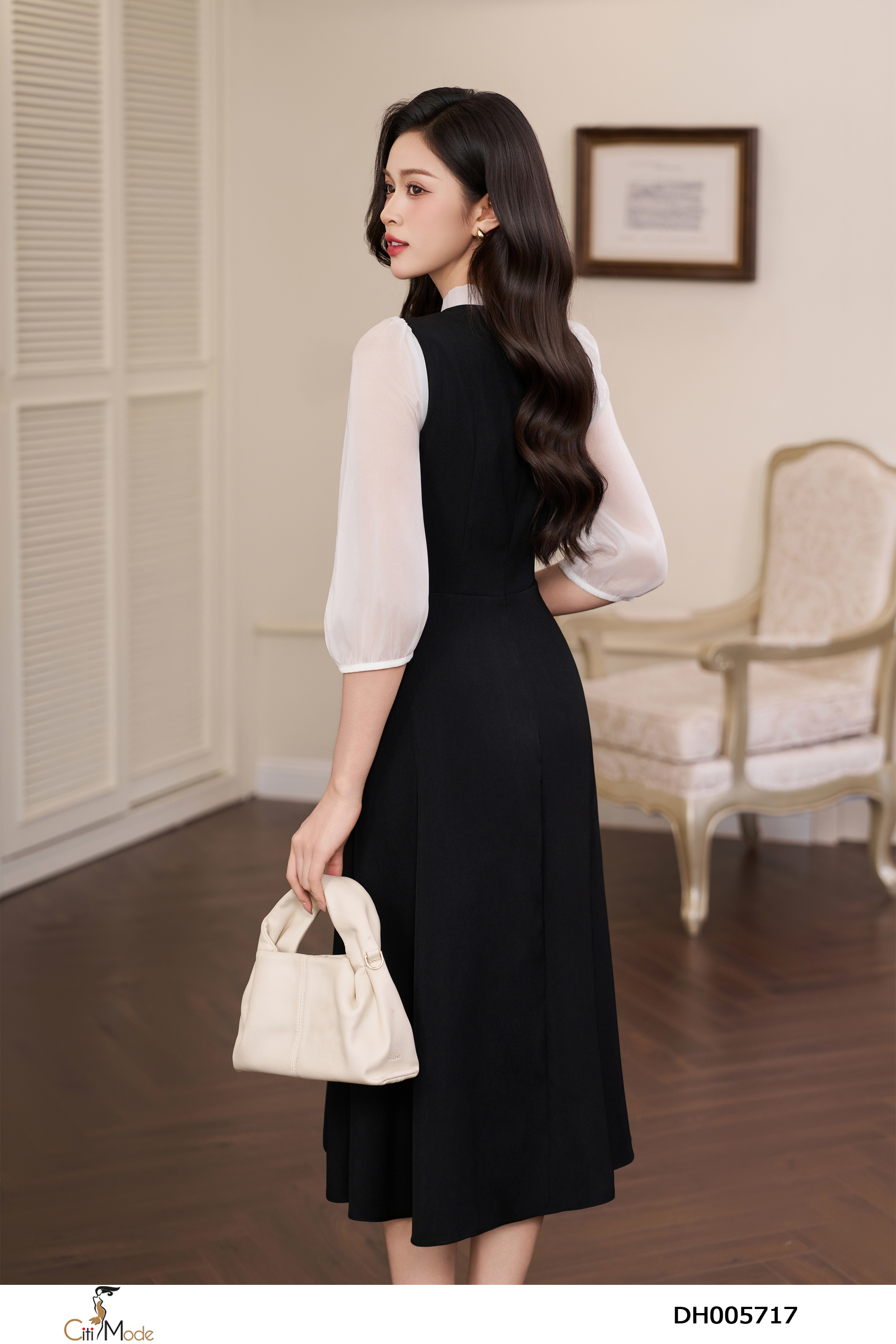 Đầm xòe đen phối tay tắng cổ nơ cách điệu