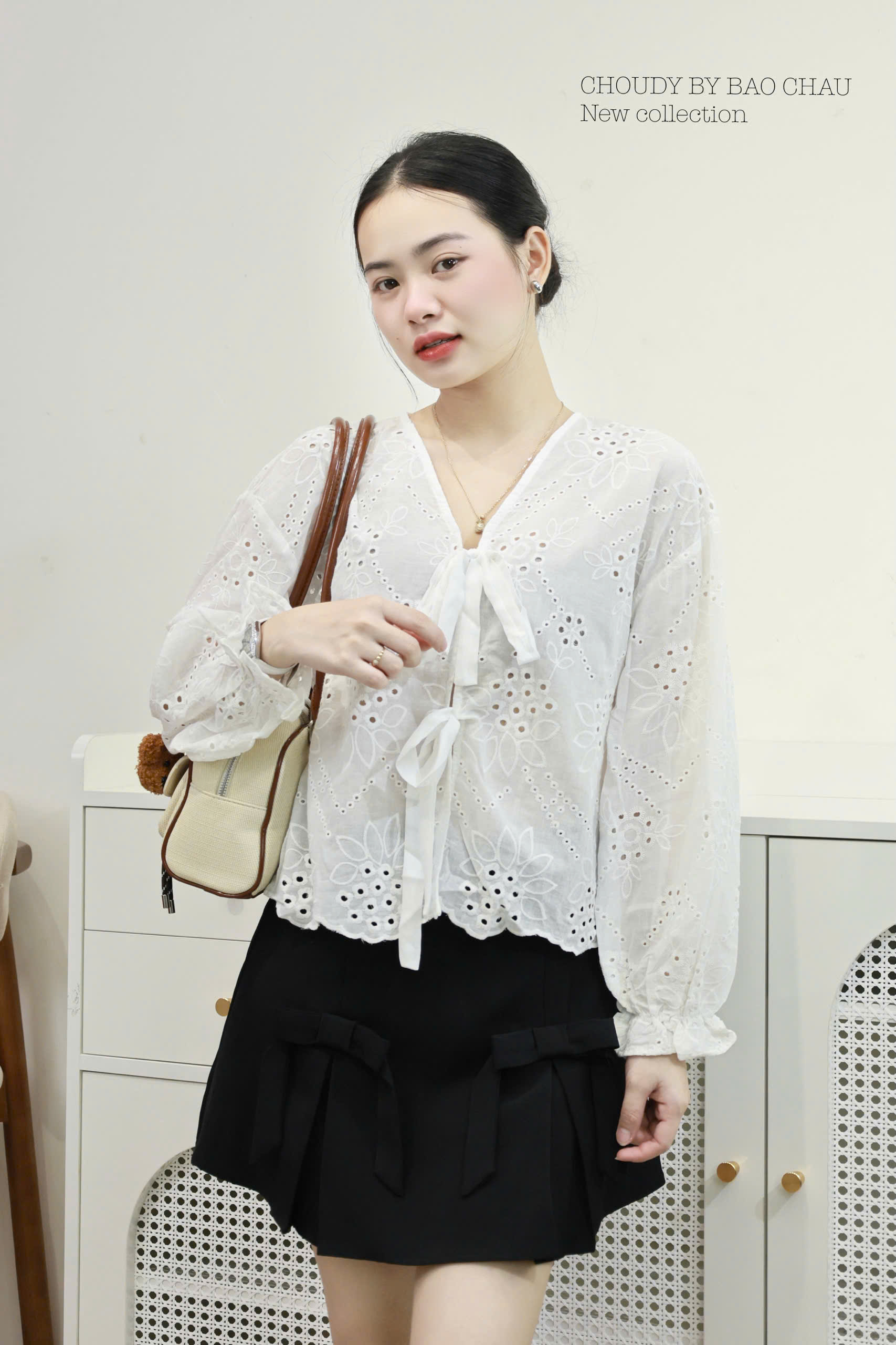 SALE U144 ÁO THẮT NƠ TRẮNG