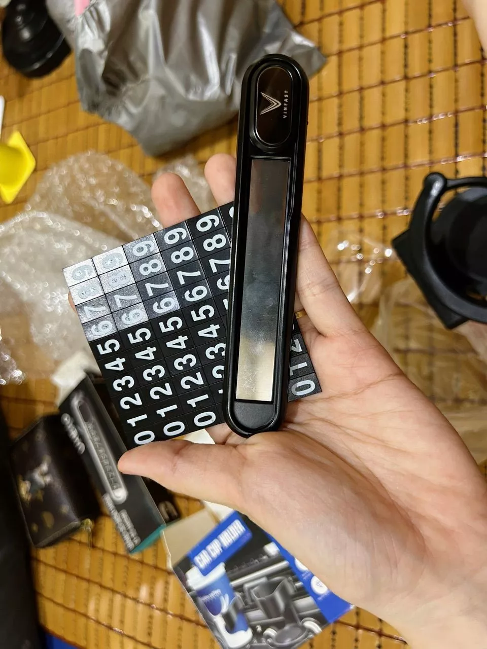 Bảng số điện thoại BS02 trên ô tô, bảng ghi số điện thoại gắn taplo bằng kim loại