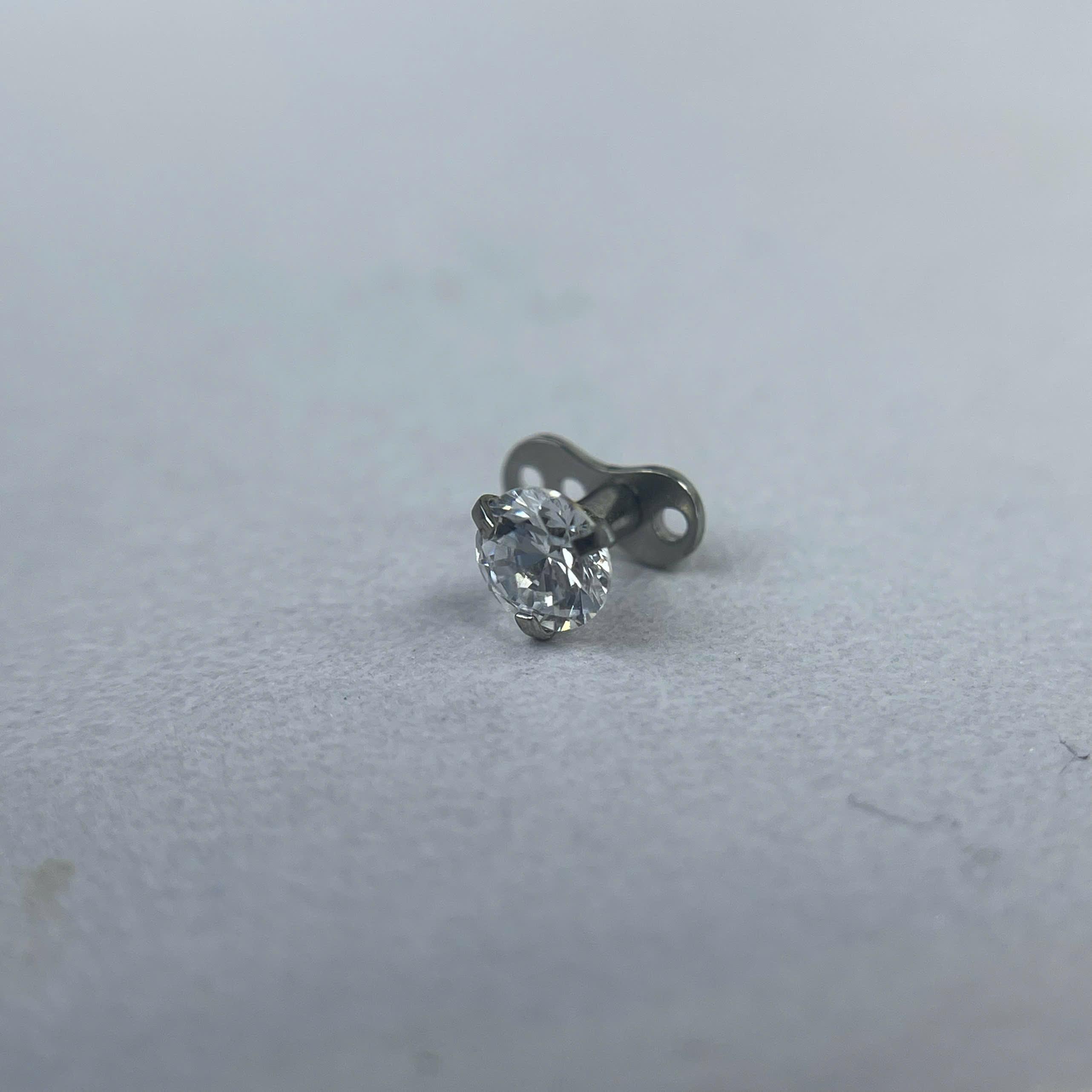 Khuyên cấy thép kim cương size 4_thumbnail_3