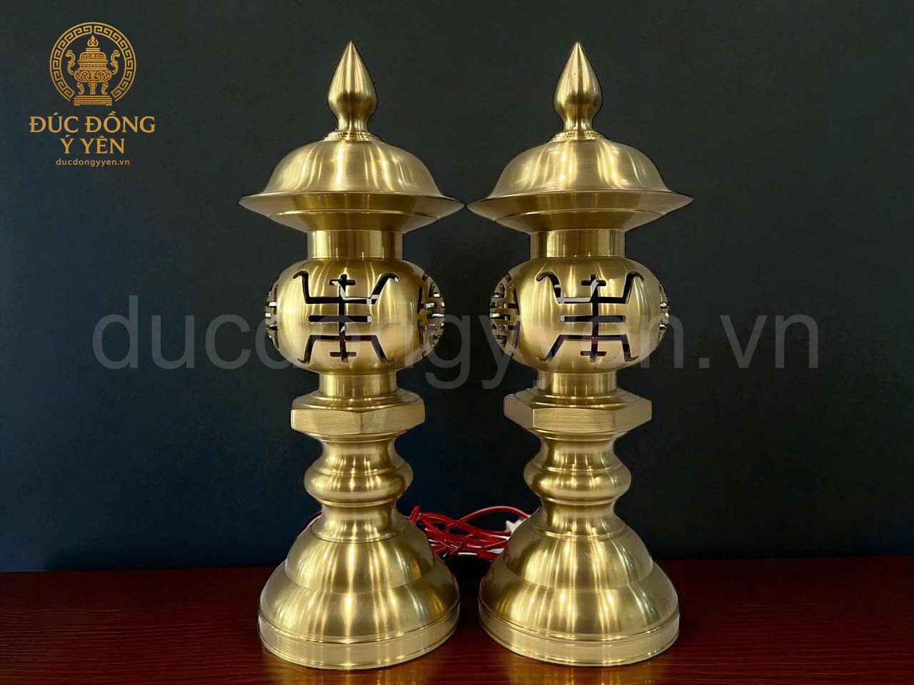 Đèn thờ đúc đồng cát tút 