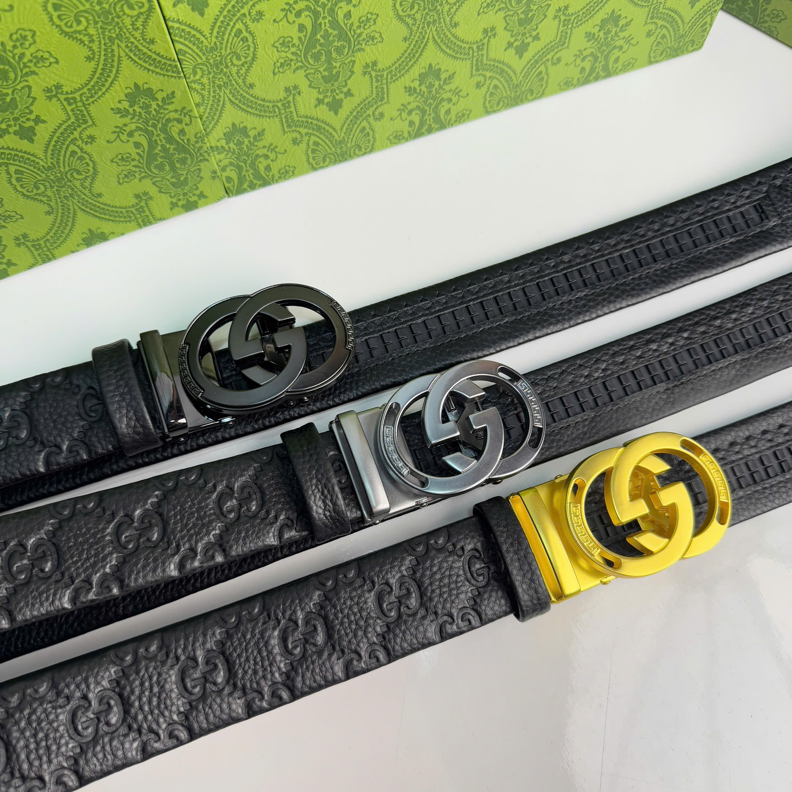 Thắt lưng Gucci GG Embossed Leather Belt with Enamel Buckle