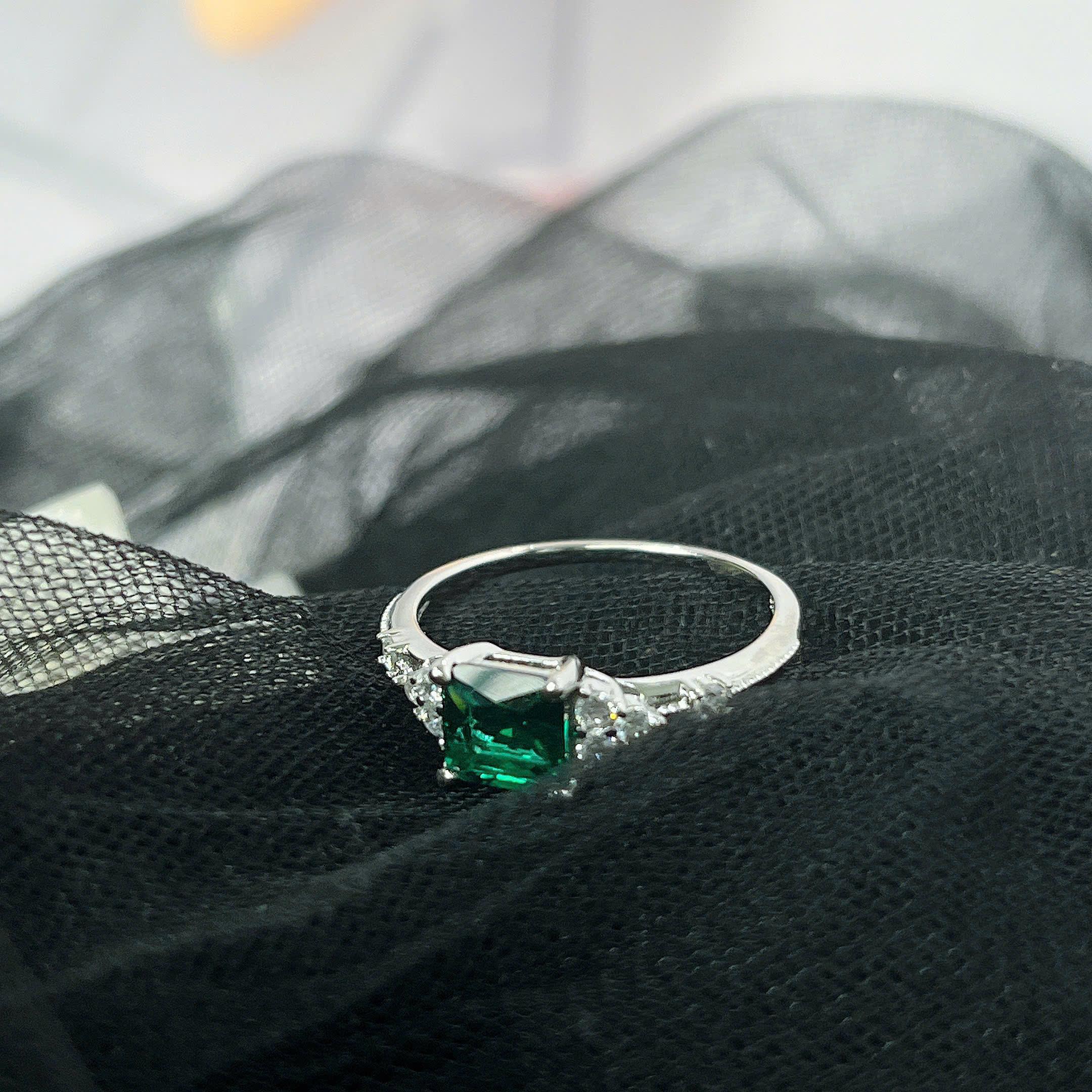 Nhẫn bạc kim cương xanh size 7