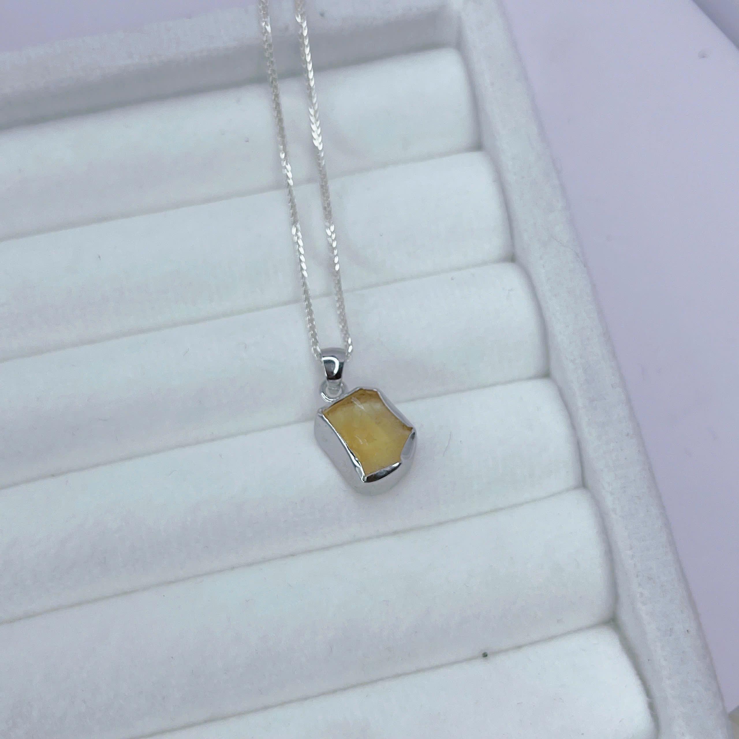 Vòng cổ bạc đá thạch anh vàng