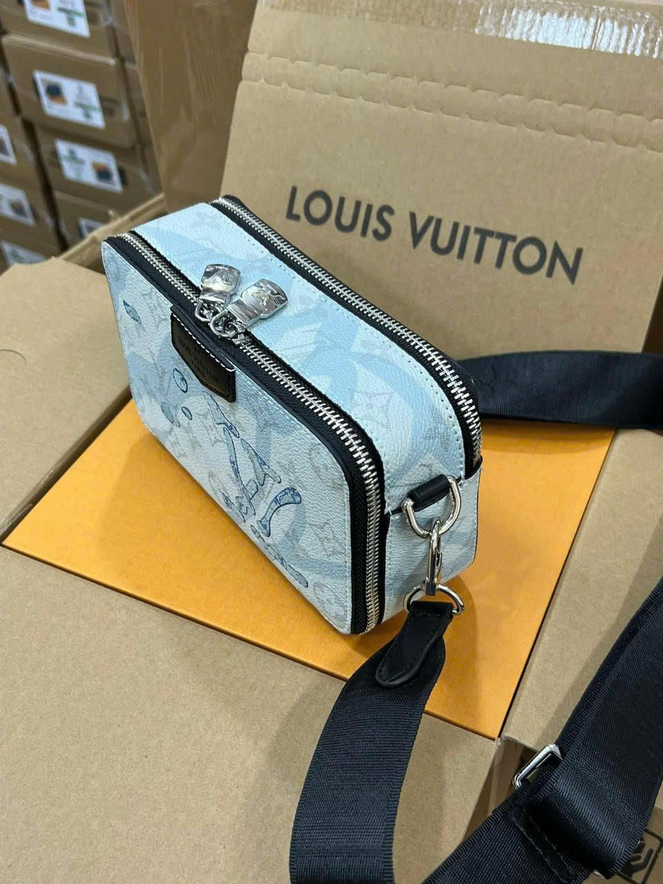 Túi đeo chéo hộp chữ nhật LV xanh biển_thumbnail_3