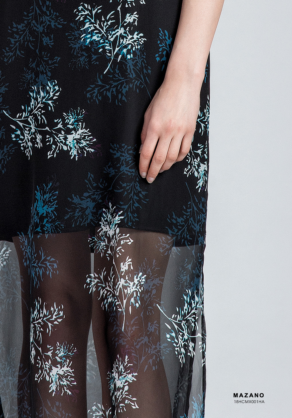 Đầm Maxi vải voan màu xanh hoạ tiết cách điệu_thumbnail_4