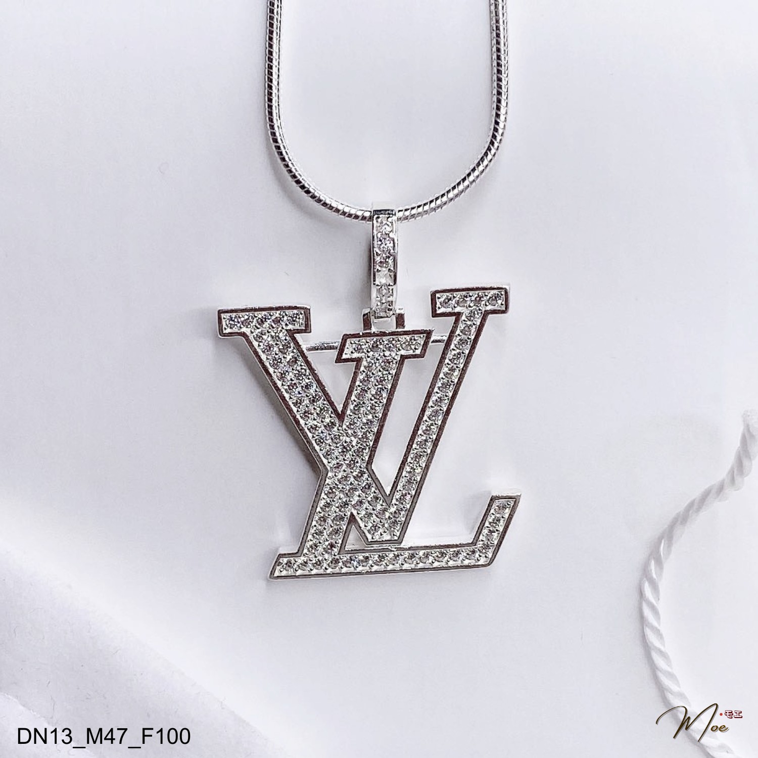 MN26 - Mặt dây chuyền nam LV nạm đá