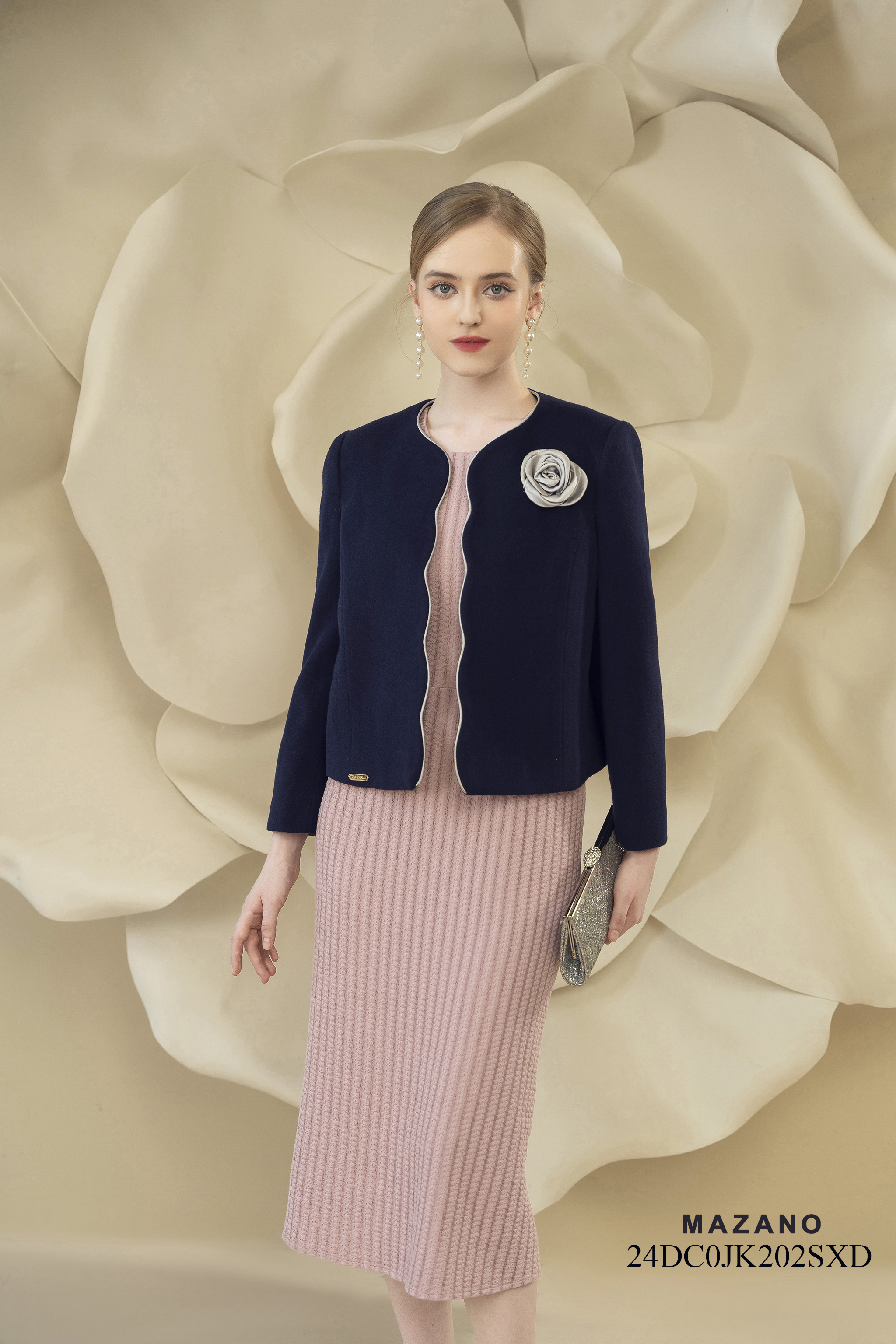 Áo khoác ngắn Vải dạ lông cừu Đính hoa thủ công Cổ trònTay dài Dài qua eo_thumbnail_5