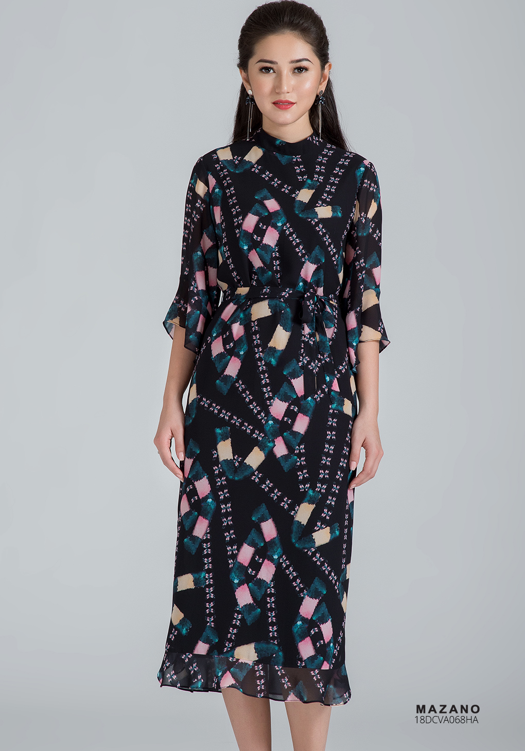 Váy đen họa tiết suông cổ lọ_thumbnail_3