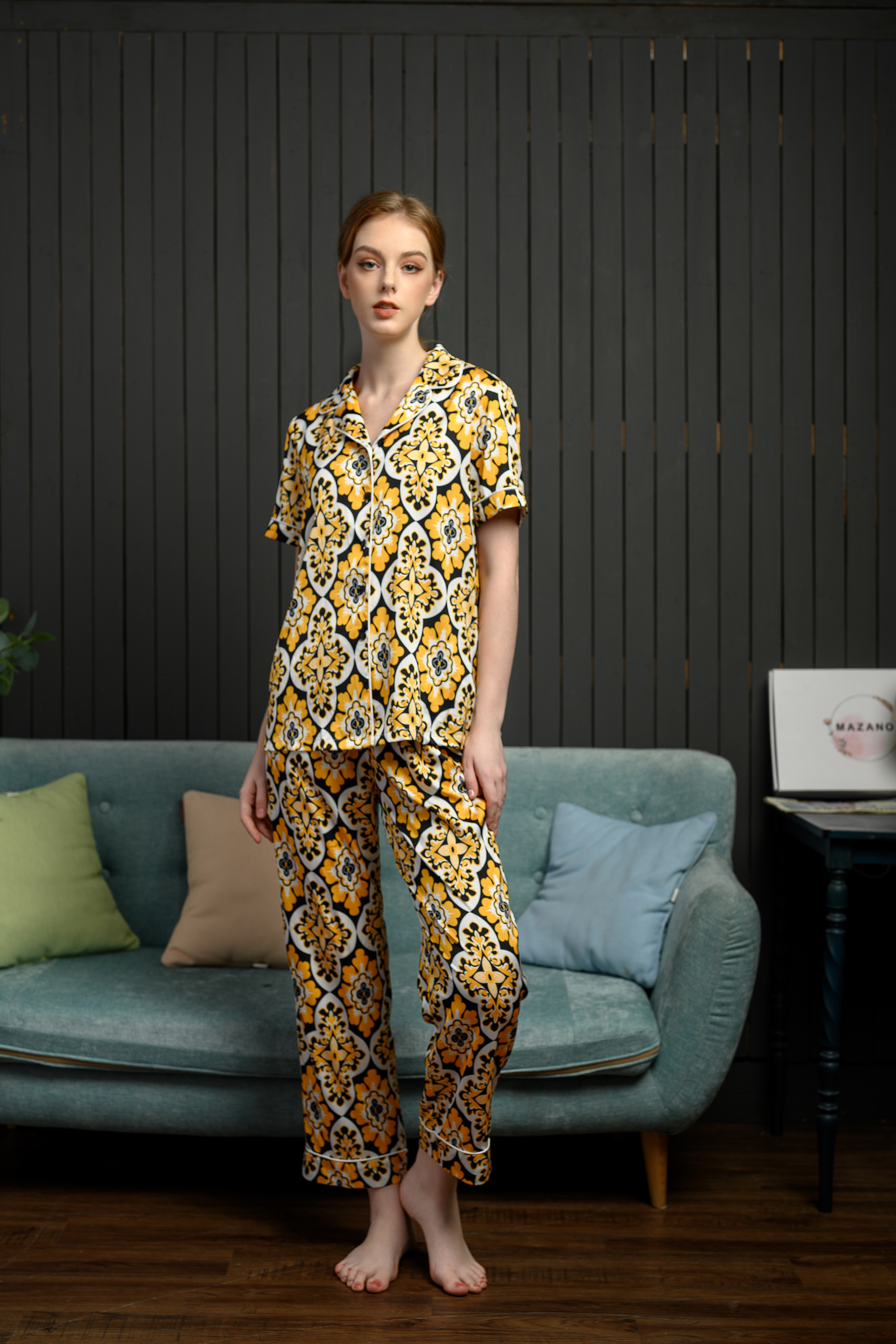 Bộ đồ Pijama nền vàng họa tiết cộc tay