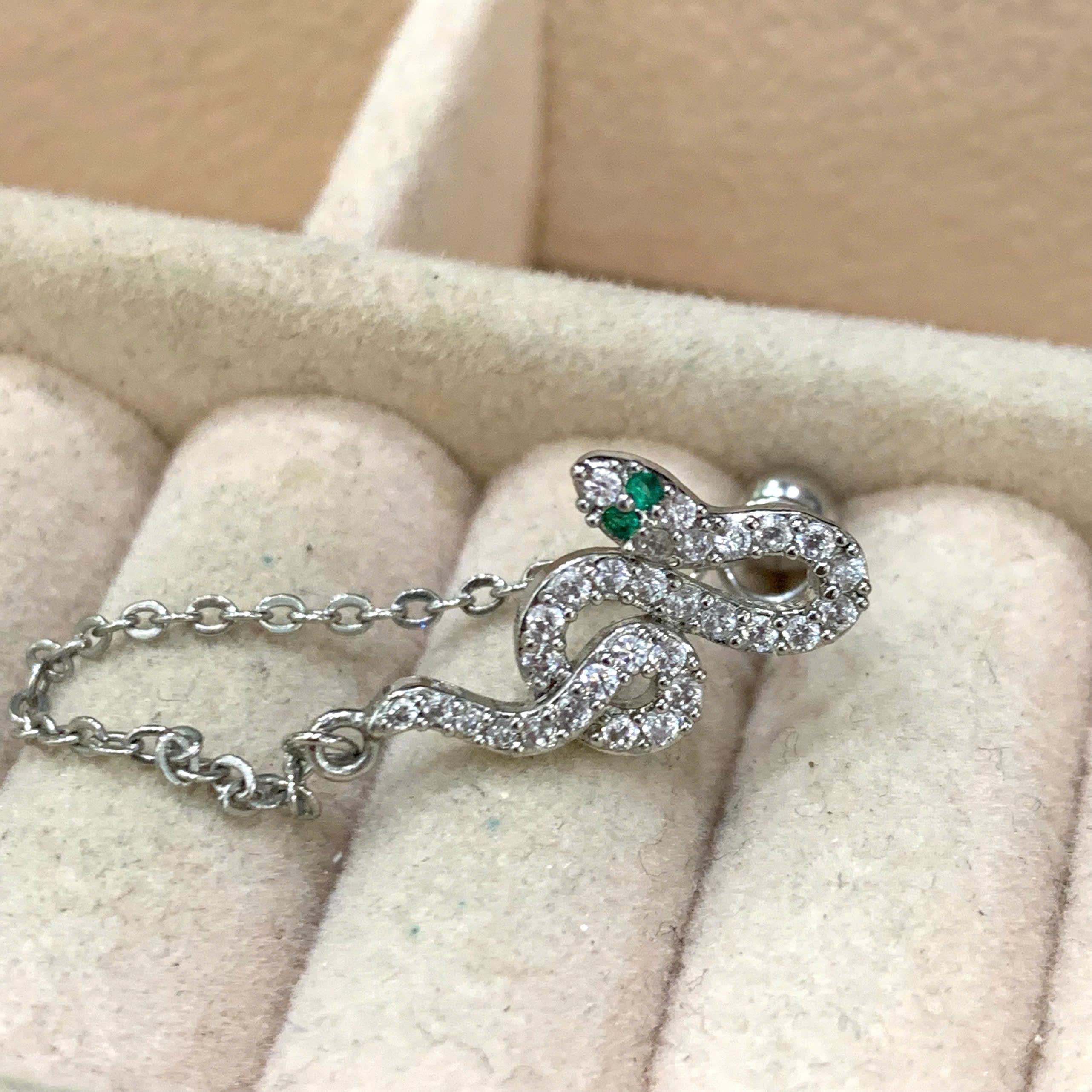 Khuyên kiểu xích rắn kim cương nhỏ hơn.