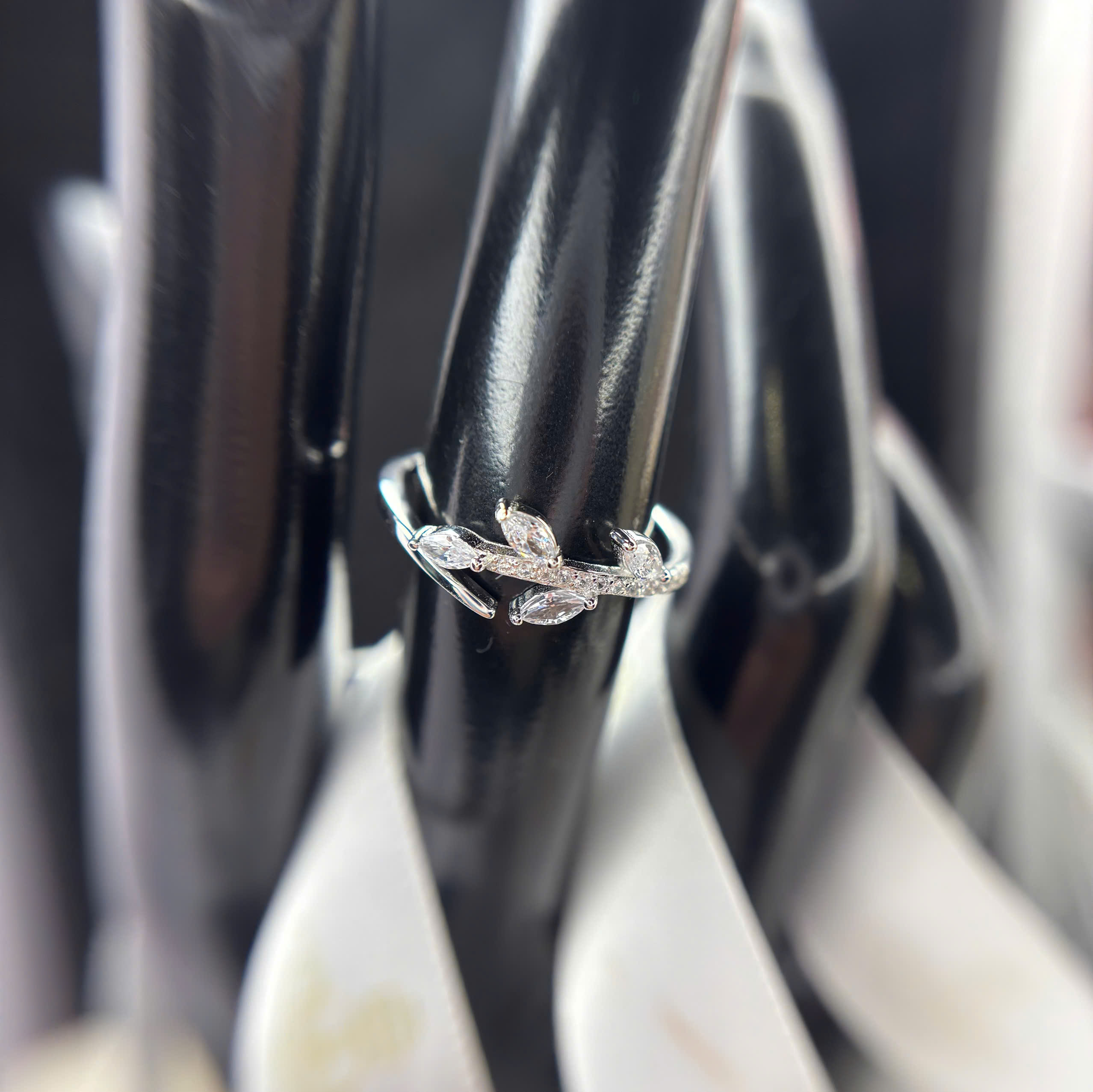 Nhẫn bạc xi bạch kim lá ngang freesize_thumbnail_3