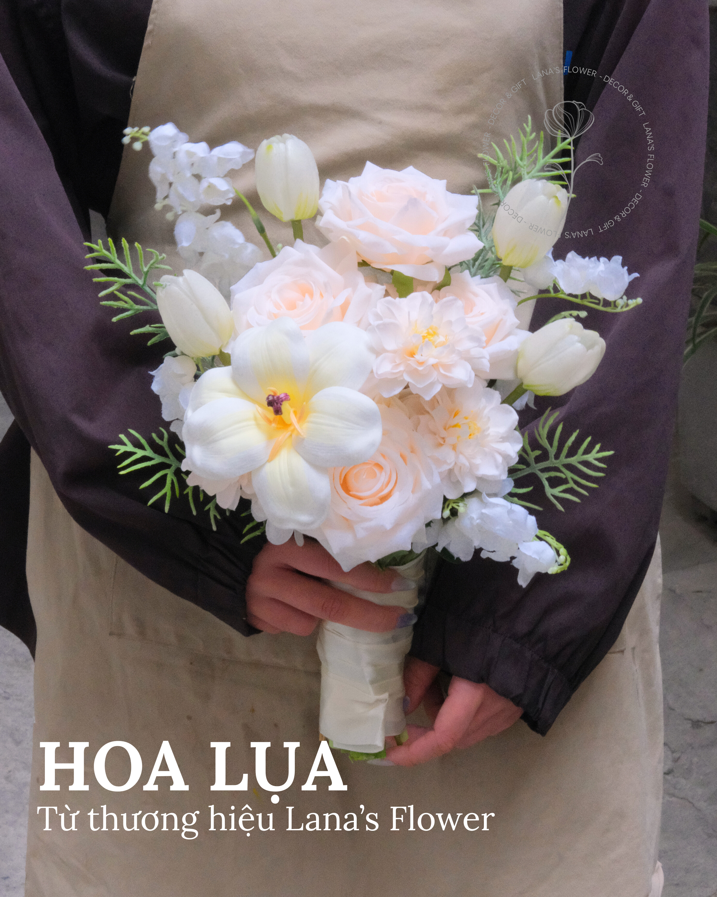 Bó hoa cưới hoa lụa Tulip mix - Dáng vát 1 mặt - Tone trắng kem