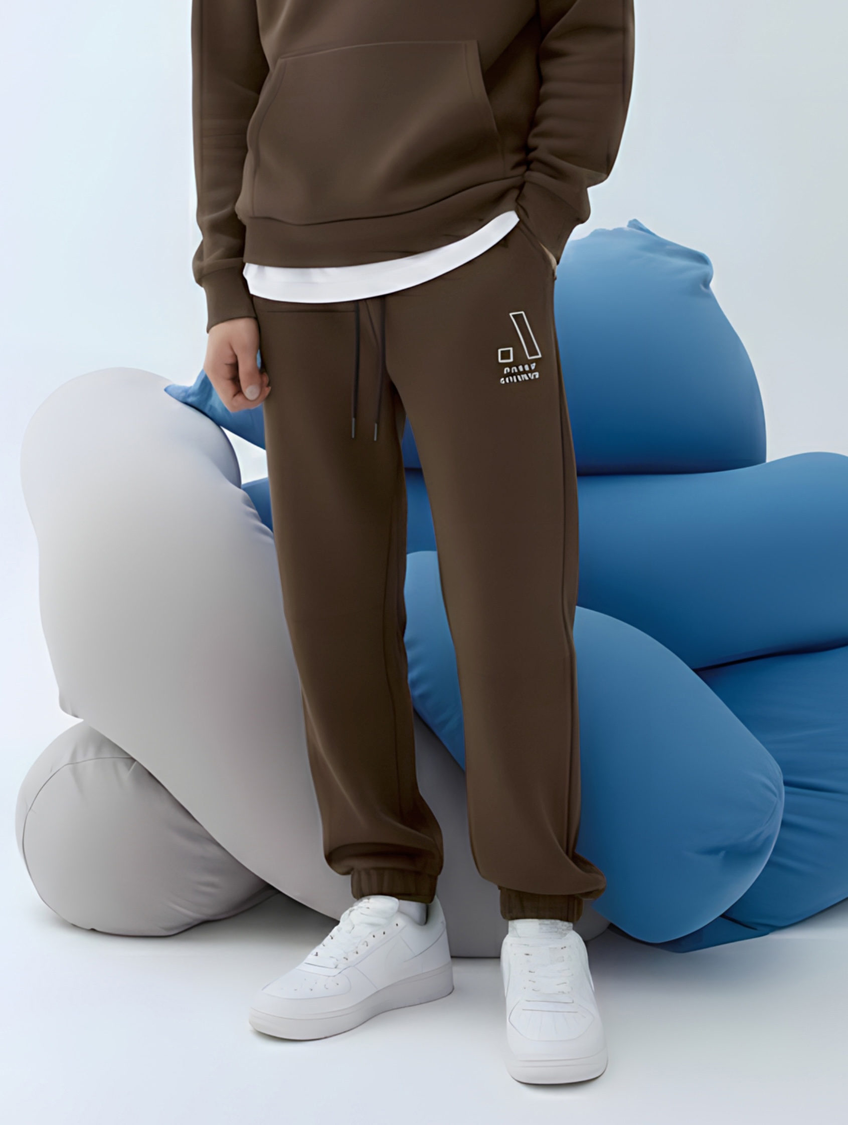 Quần nỉ bé trai màu nâu socola  chun gấu