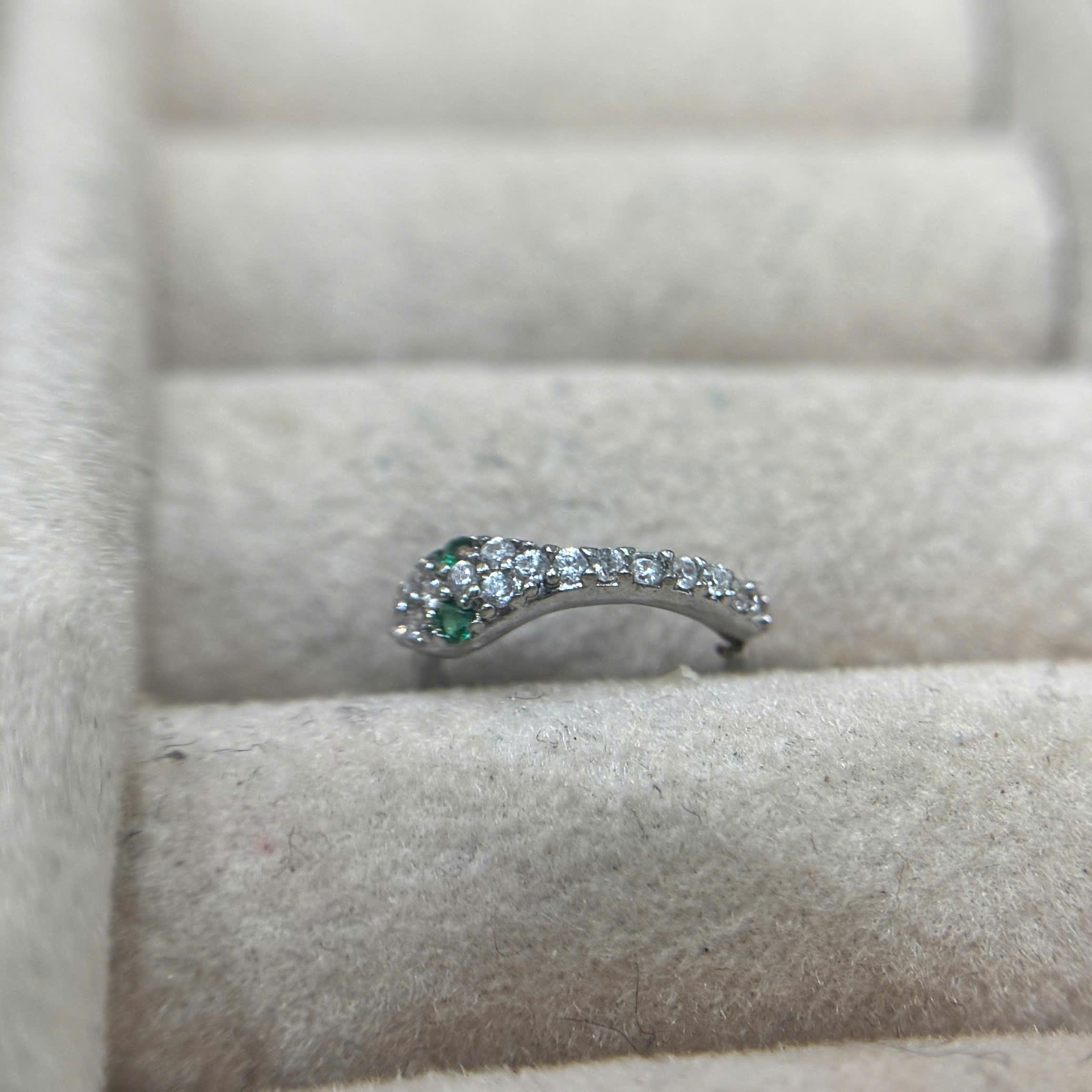 Vòng bẻ rắn mắt xanh size 8.