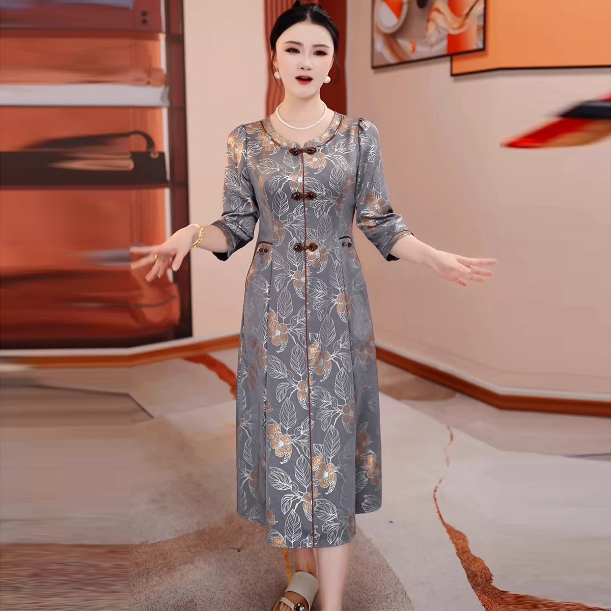 17897-Đầm lụa  suông A tay lửng kết nút tàu  ( lụa)