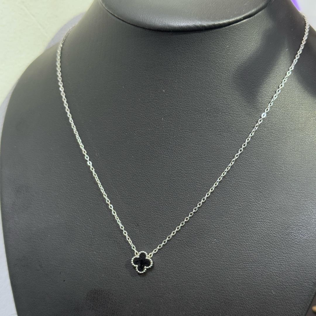 vòng cổ van cleef đen nhỏ viền bi bạc_thumbnail_2