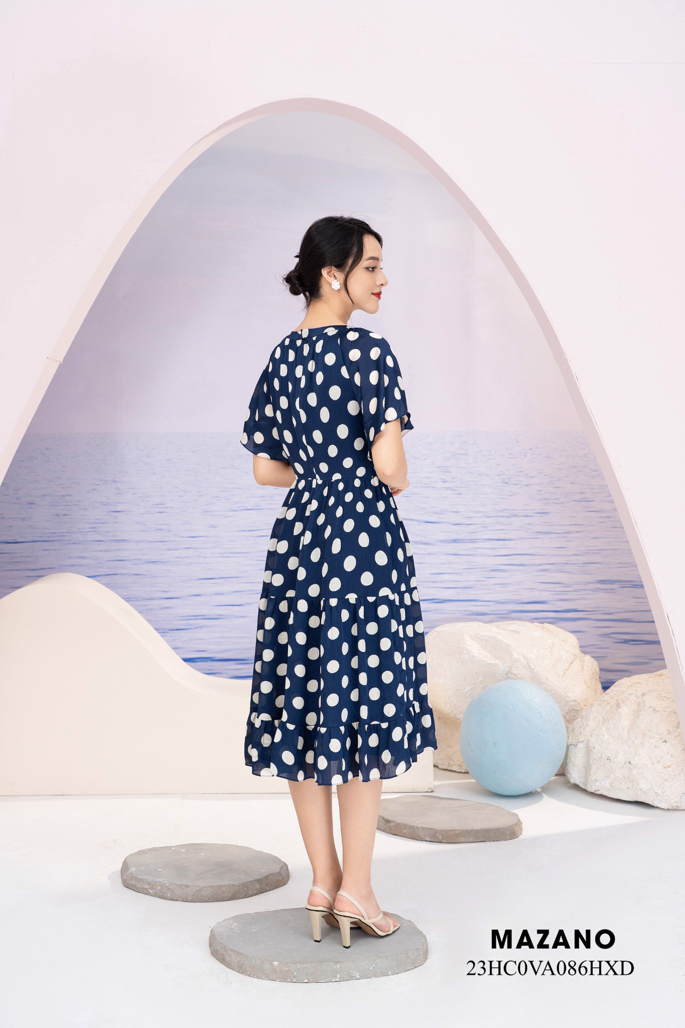 Váy Đầm suông A nhún tầng Vải chiffon lụa Họa tiết chấm bi Cổ tròn Tay ngắn Dài trên bắp chân_thumbnail_2