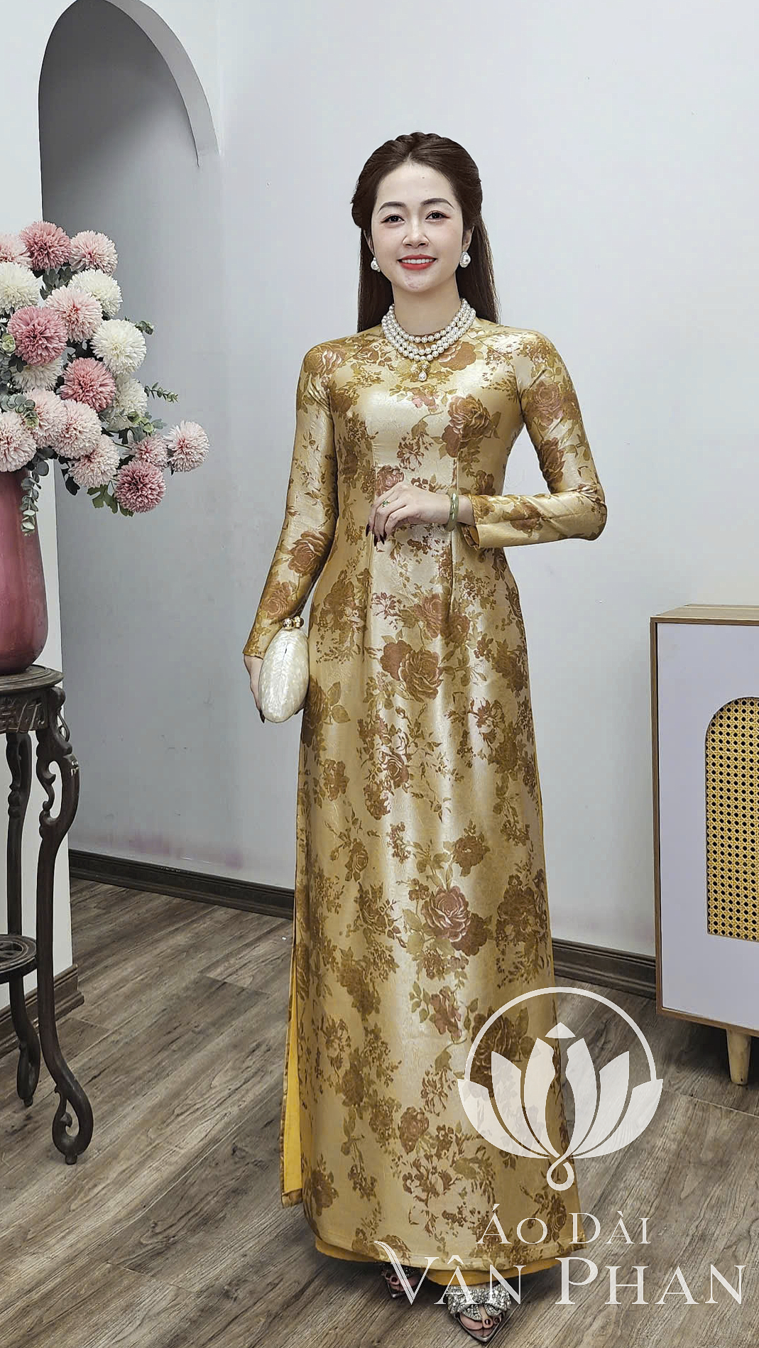 A3178 áo dài cổ khít tay dài lụa dubai ánh xà cừ vàng_thumbnail_2