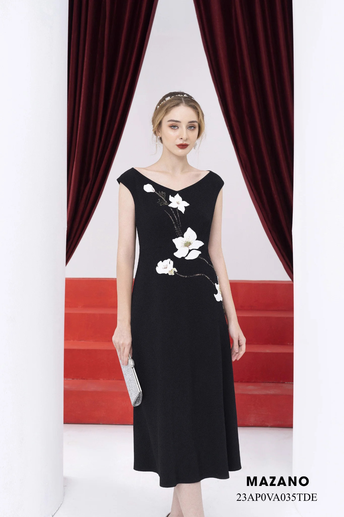 Đầm tiệc đen hoa thủy tiên đắp nổi cao cấp