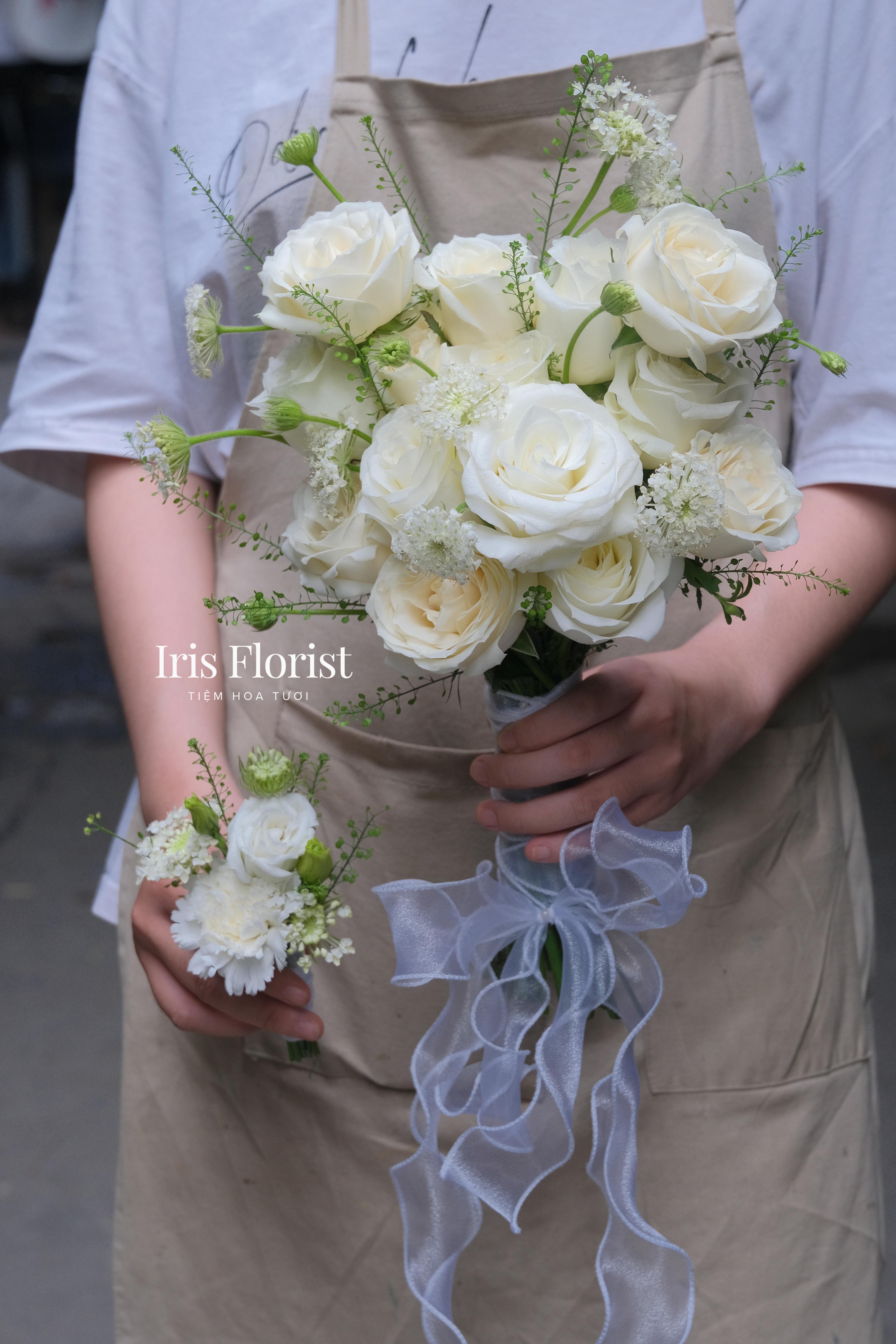 Classic Ivory Bridal Bouquet - Bó hoa cưới hồng trắng cổ điển mix thùy châu_thumbnail_3
