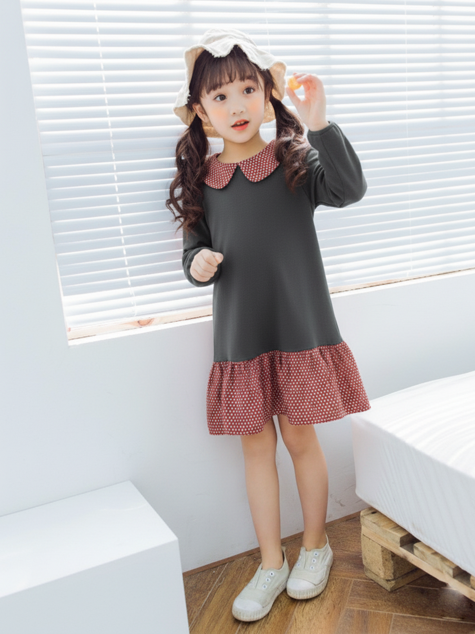 Váy nỉ cổ sen phối chân váy hoa