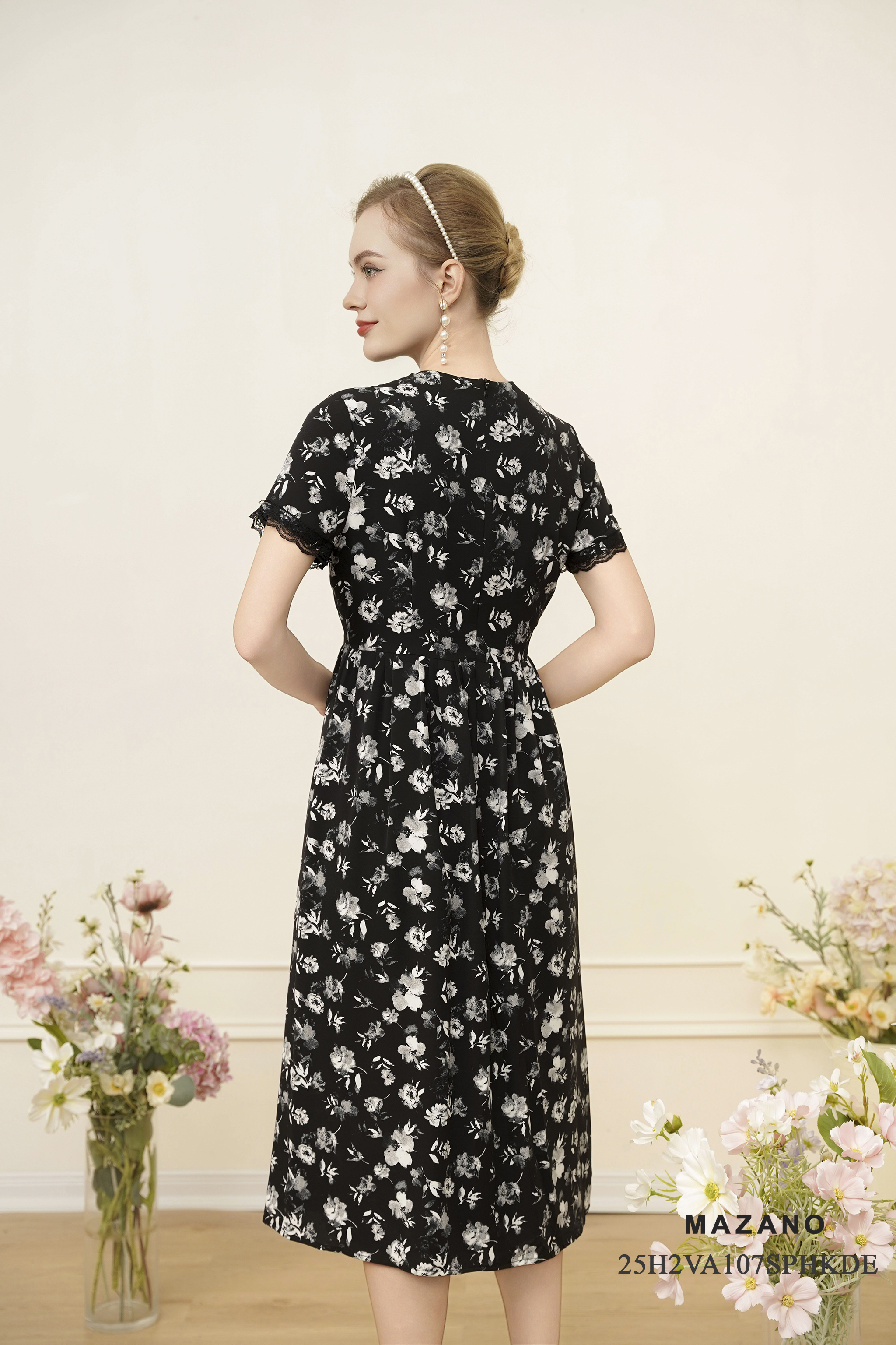 Váy Đầm Ôm Vải thô Hoạ tiết hoa trắng nền đen Cổ V Đính ren Tay ngắn Dài qua bắp chân_thumbnail_4