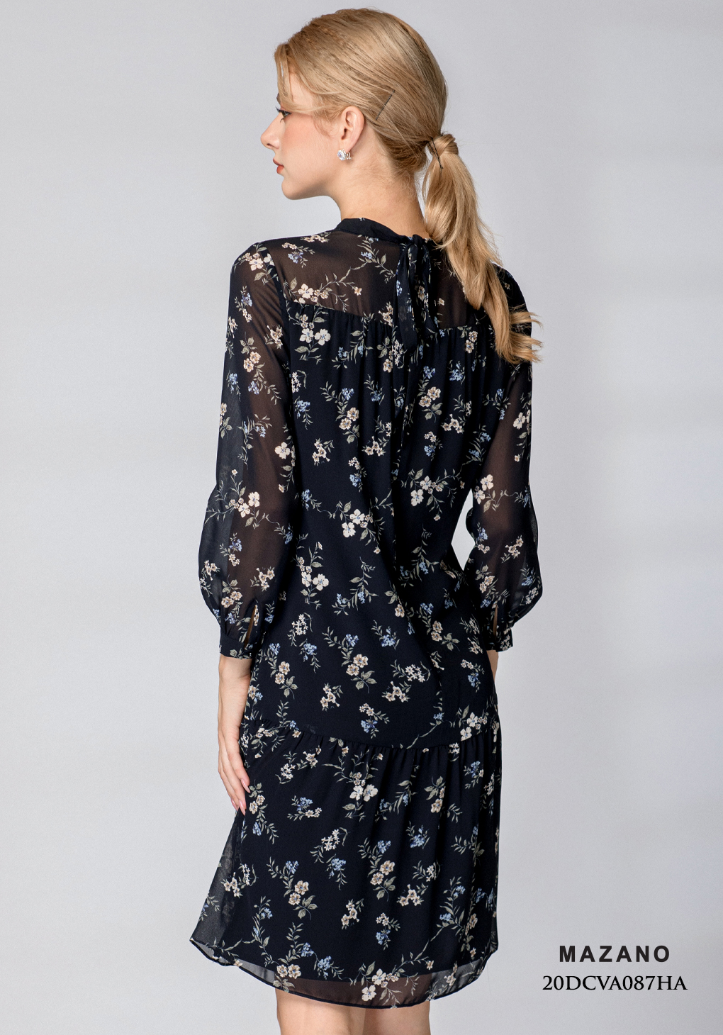 Đầm đen suông A họa tiết hoa đính đá cổ_thumbnail_3