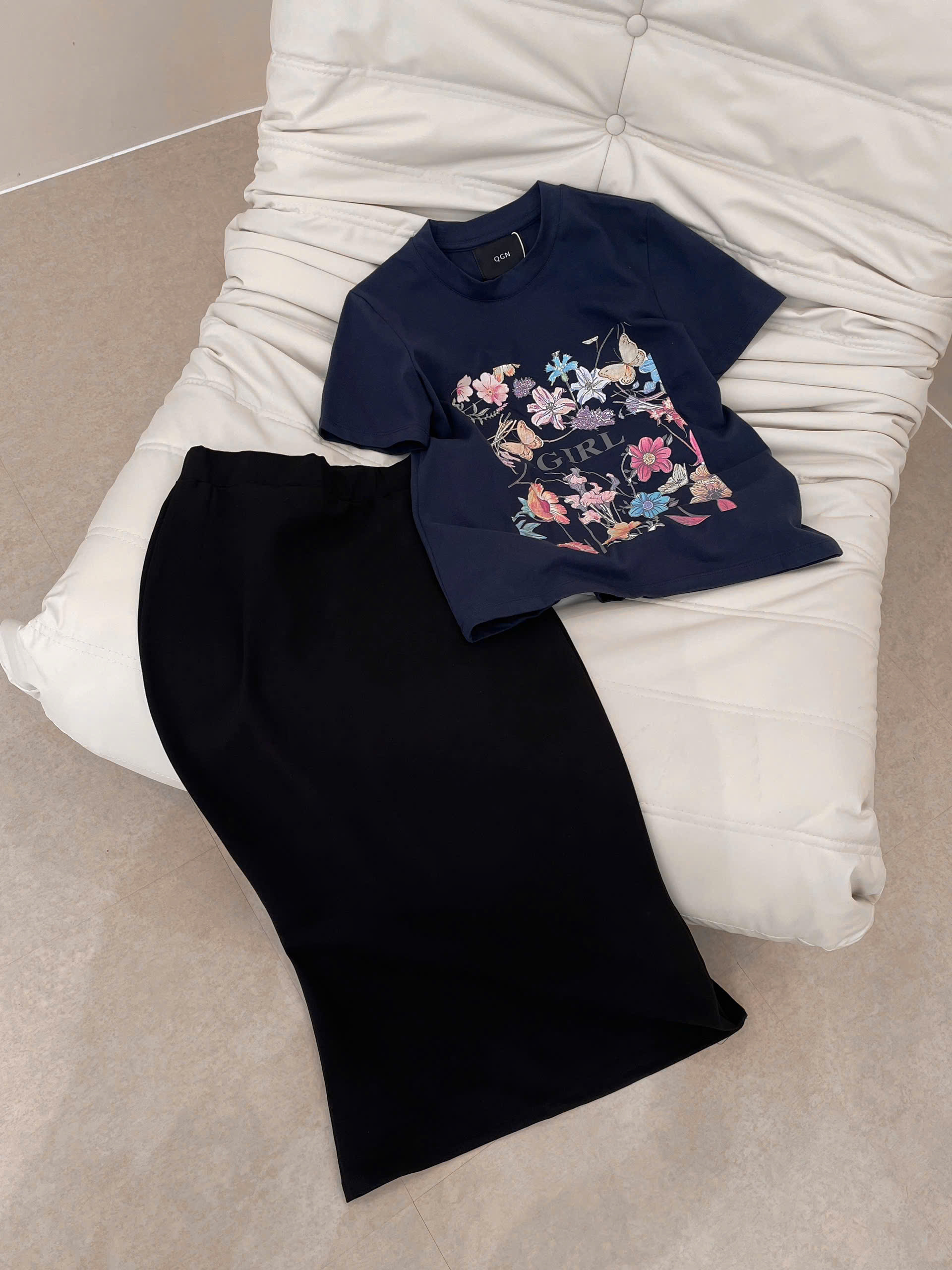 Set áo thun hoa + Chân váy đen dài_thumbnail_0