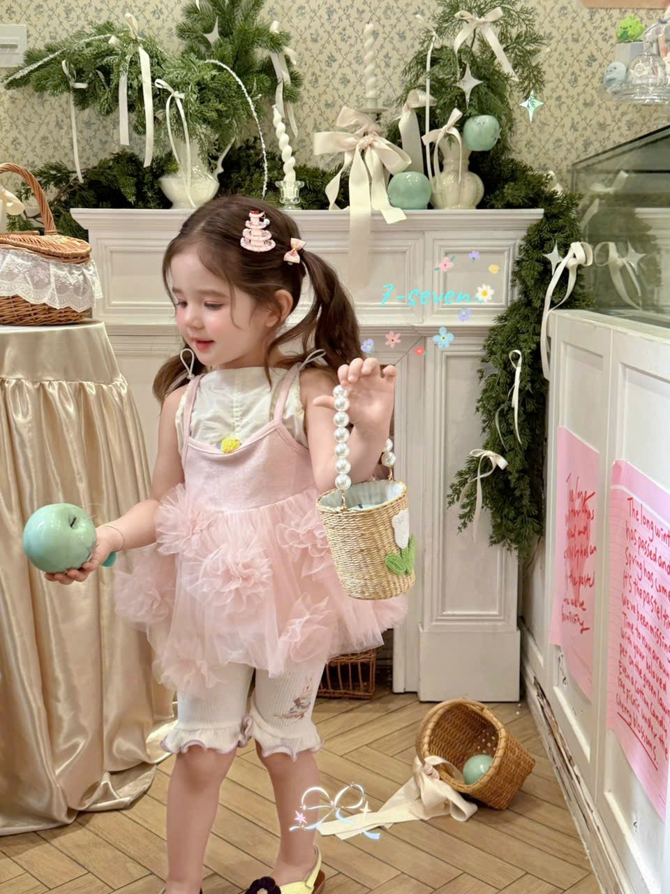 H190 - Quần legging đùi gấu bèo màu trắng hoạ tiết thỏ hãng Seven