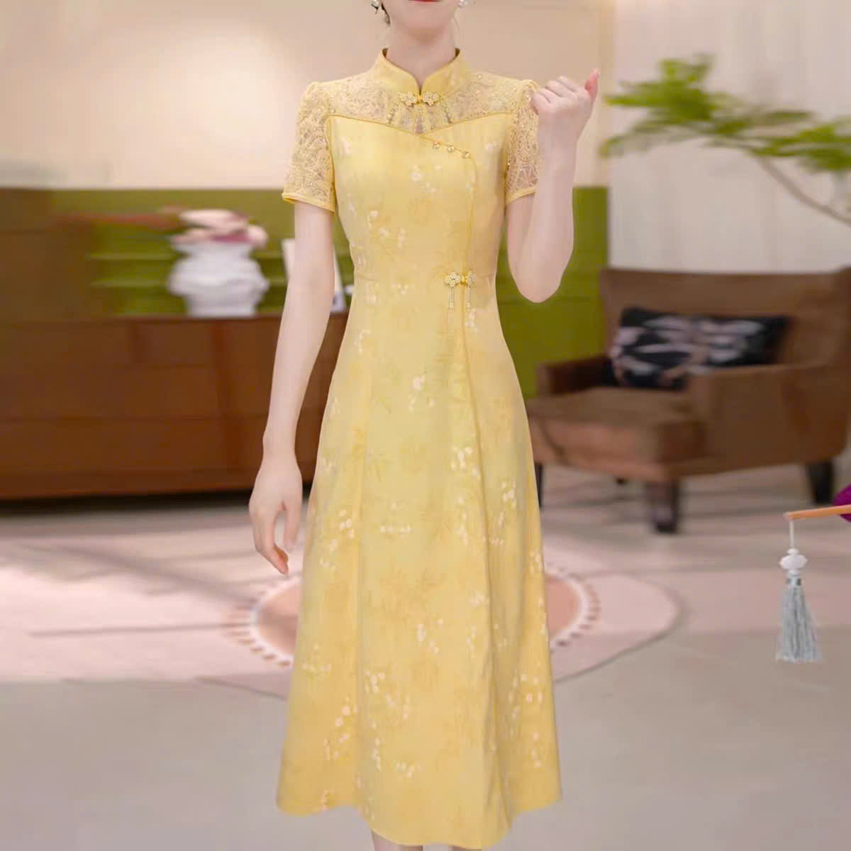 18274-Đầm lụa suông A vai phối ren màu  vàng ( lụa, ren)