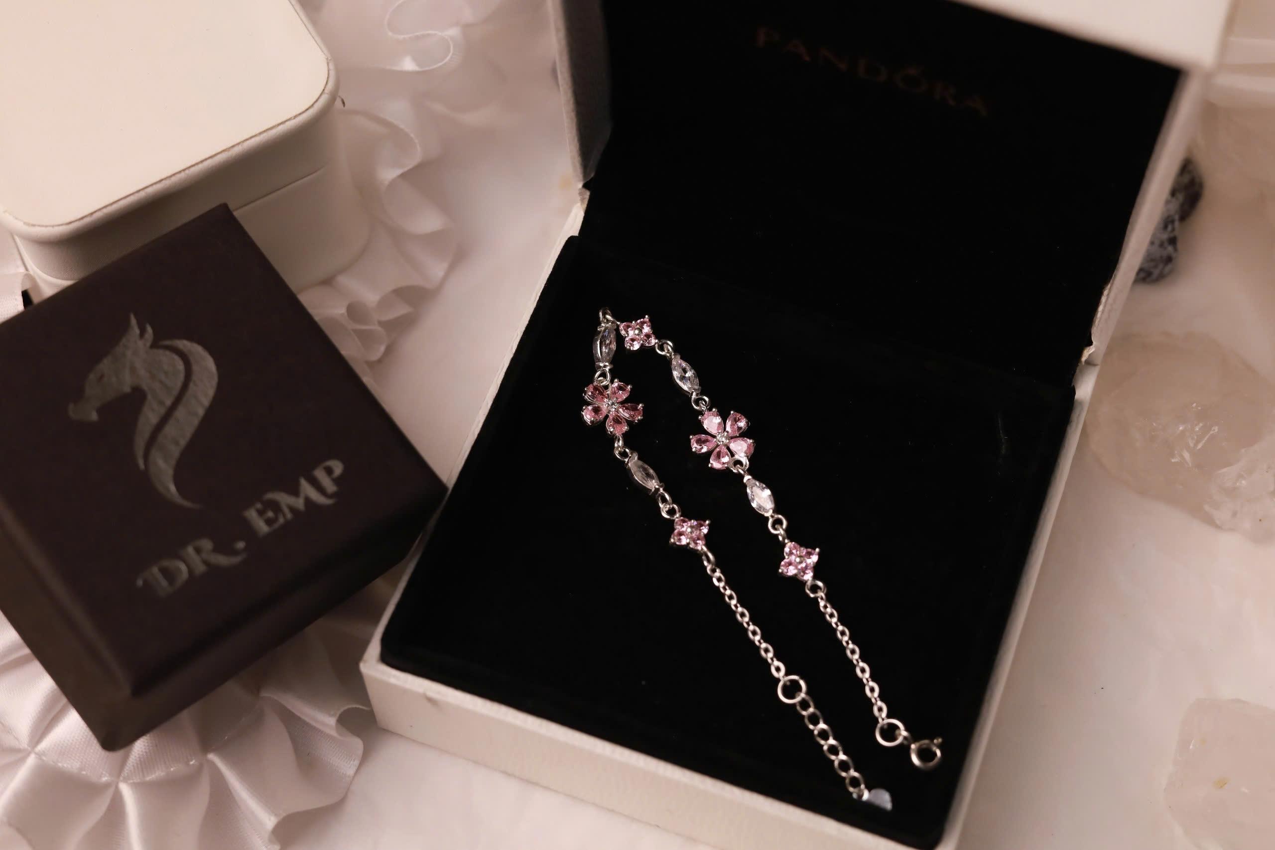 Vòng tay bạc hoa hồng 5 cánh đính đá xi bạch kim