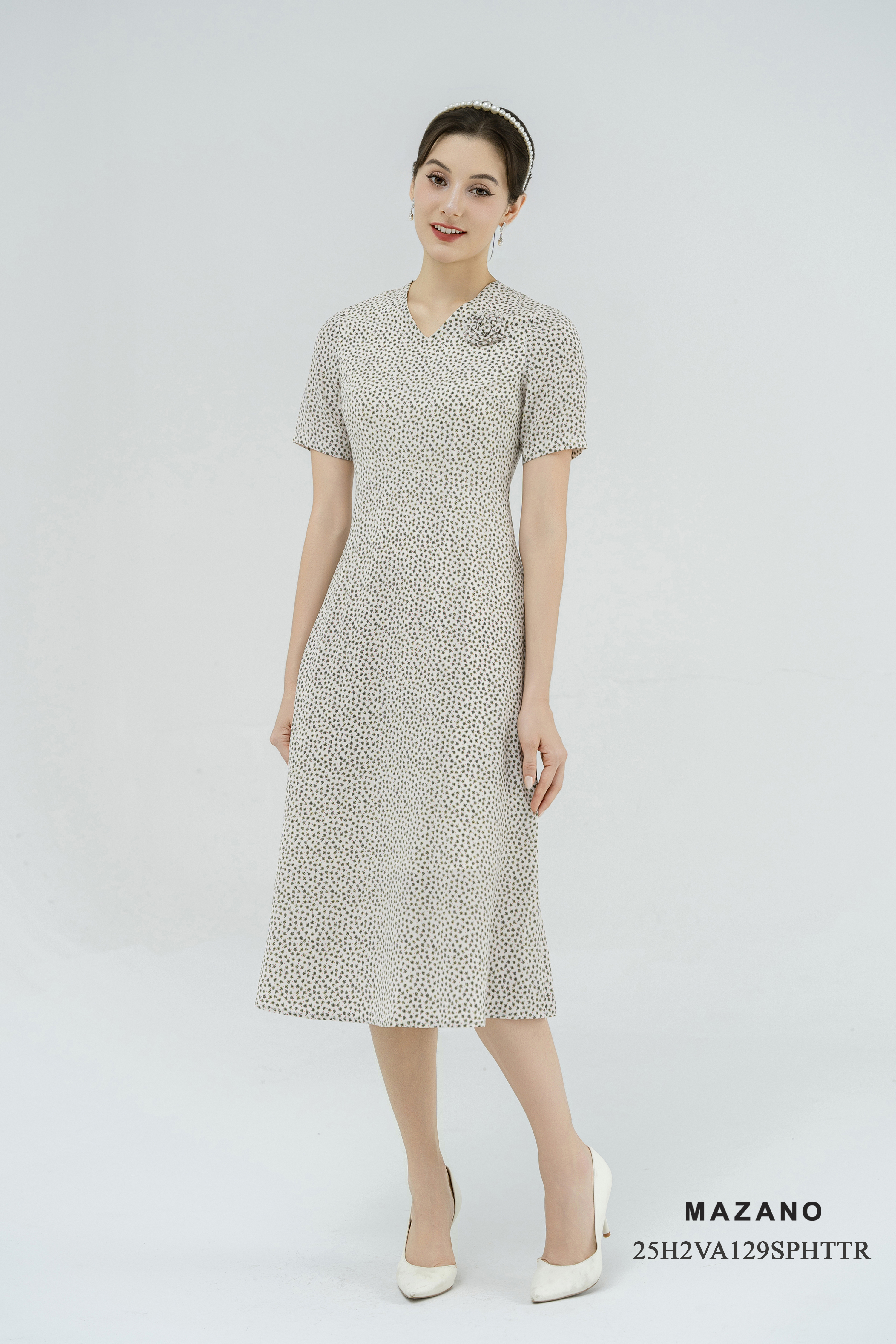 Váy Đầm thân ôm chân rủ Vải thô Hoạ tiết nhí Cổ V Tay ngắn Dài ngang bắp chân