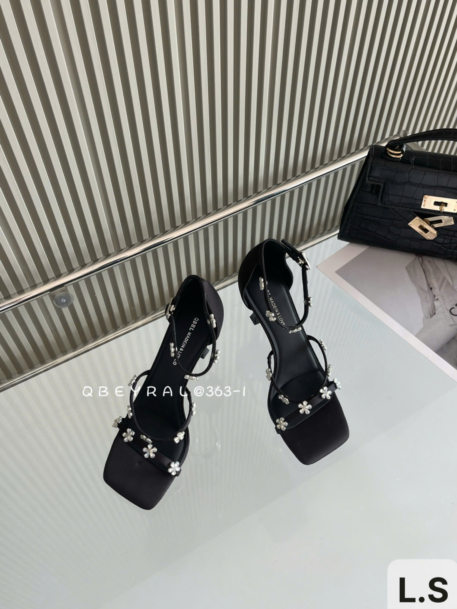 Sandanl qbell hoa đá lấp lánh