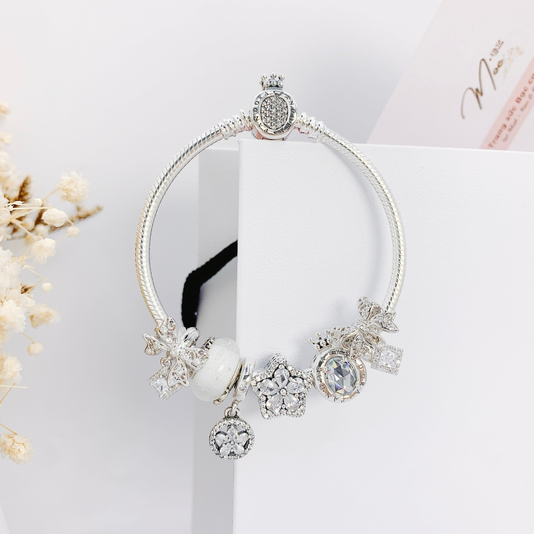 LT566 - Vòng Pandora nơ trắng vương miện