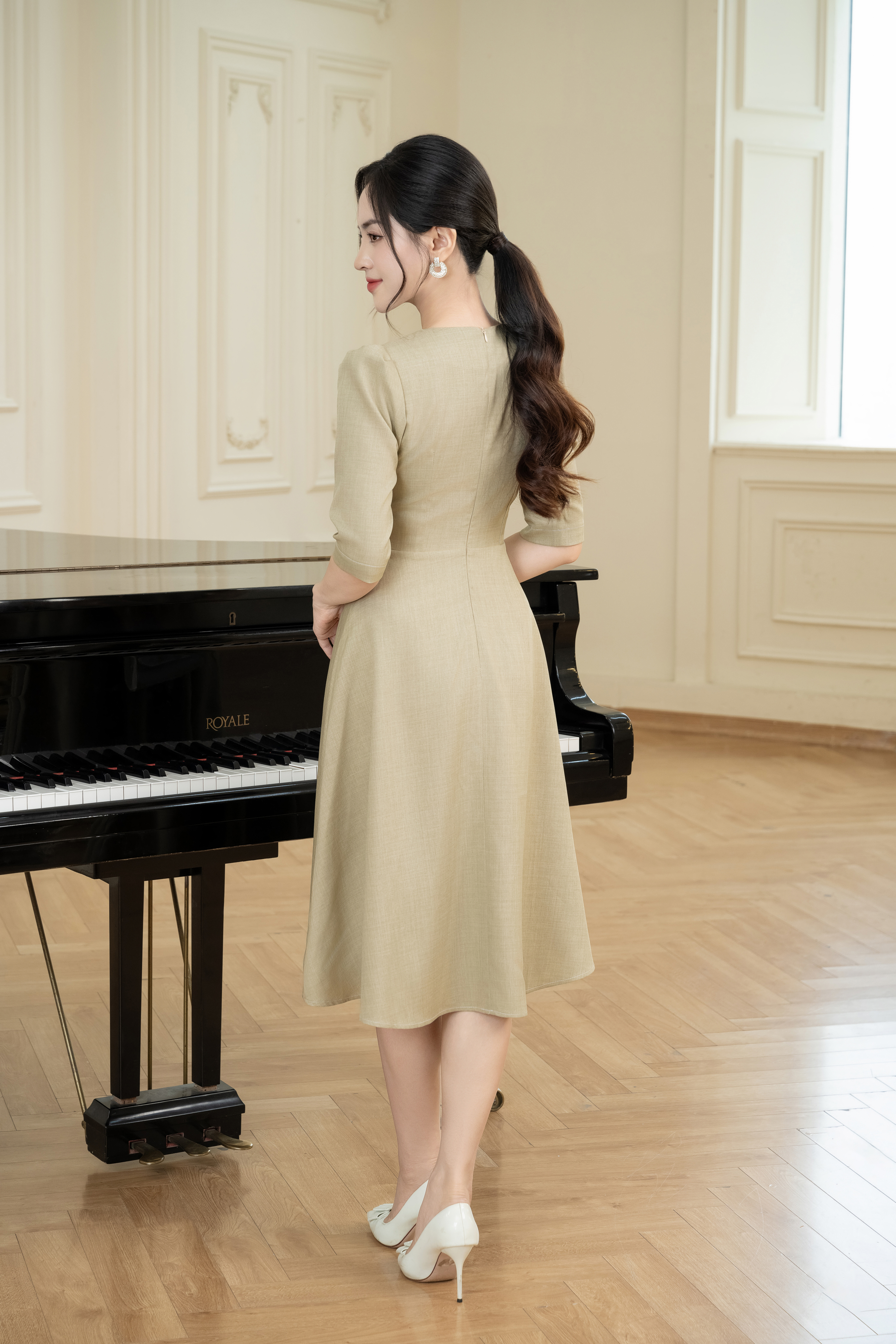 Đầm xoè rêu phối ngực trắng đính hoa_thumbnail_1