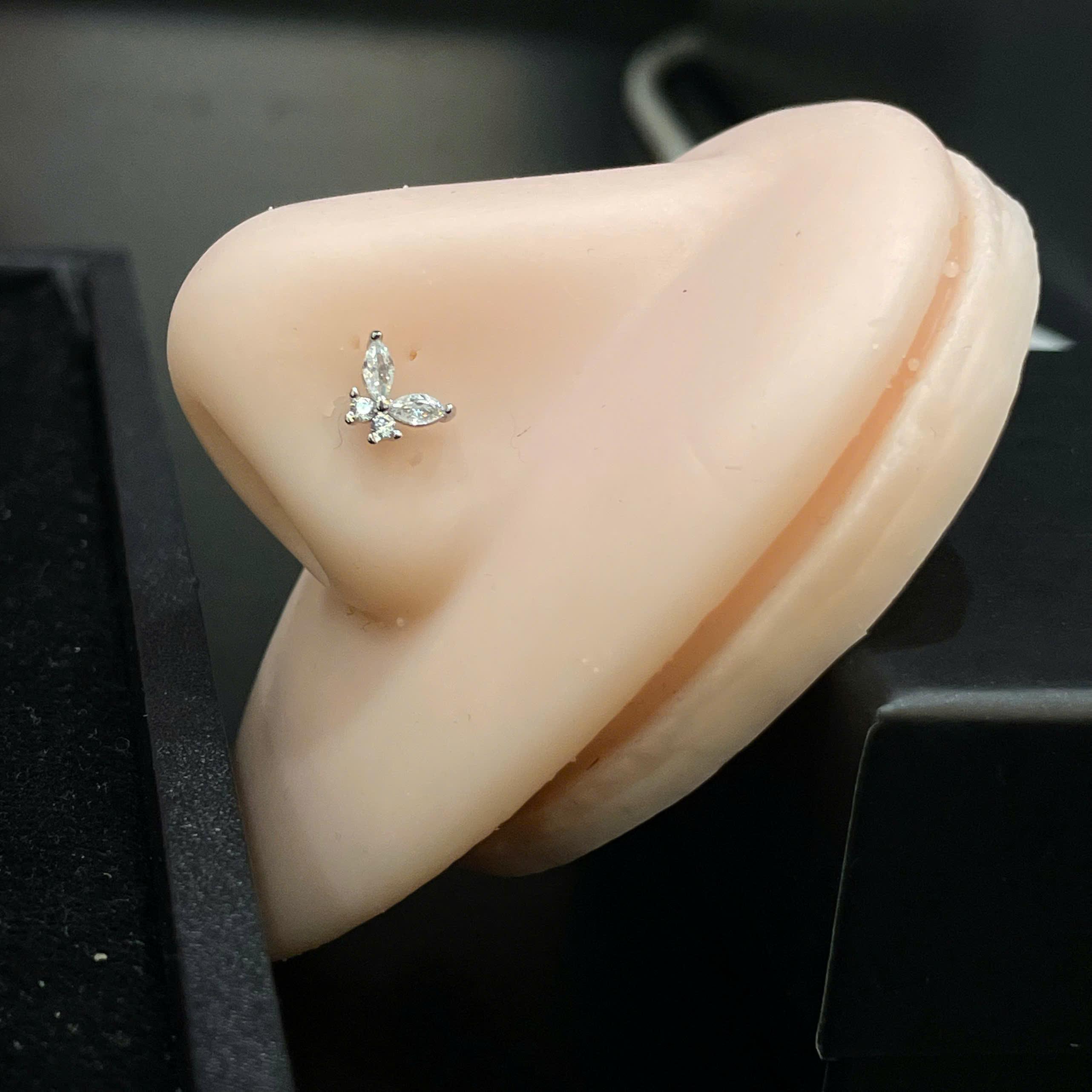 mũi C con bướm trắng bốn cánh múp dưỡng theeeee_thumbnail_2