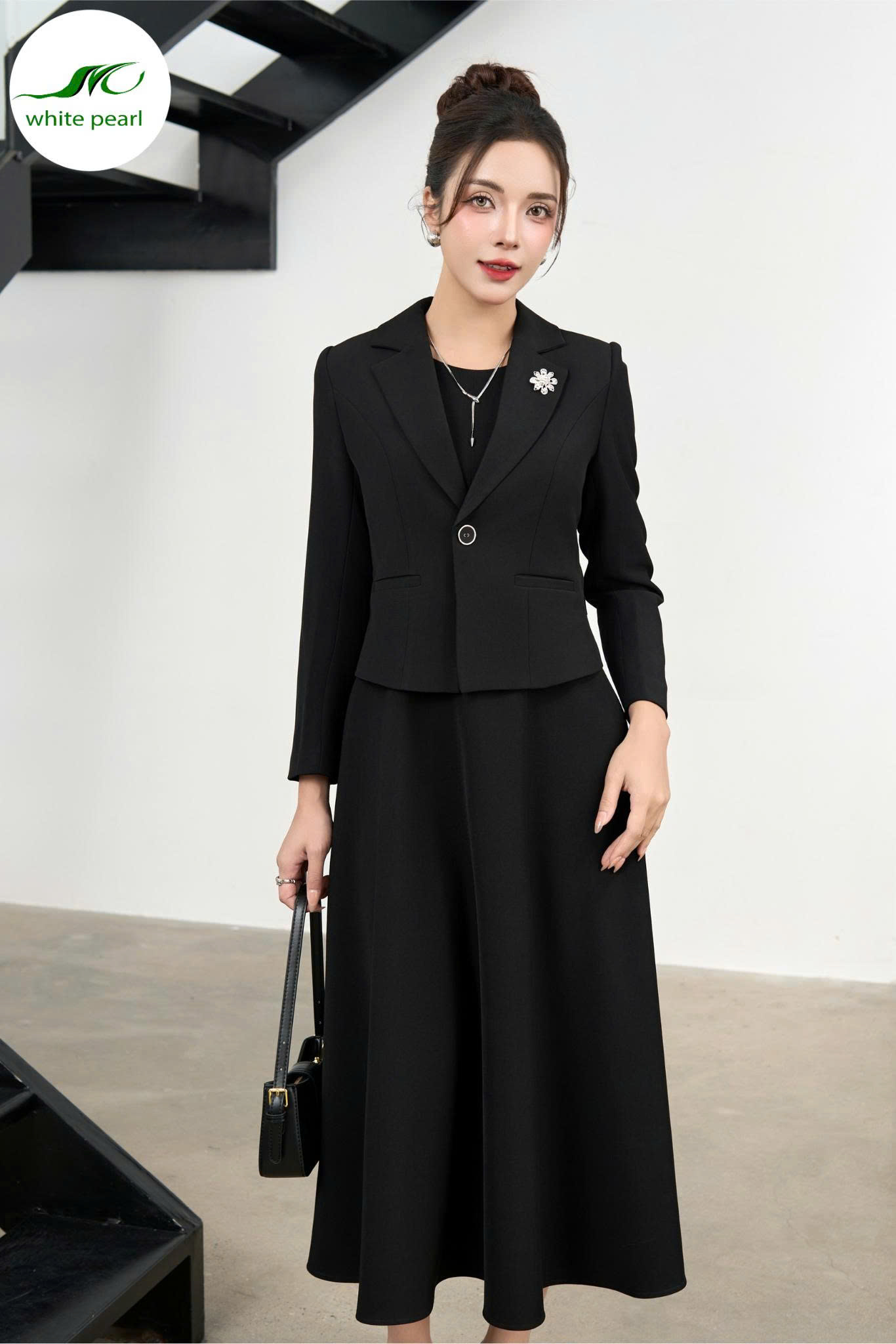 Áo vest lửng cổ K tay dài / Dầm xoè sát nách Thời Trang Công Sở White Pearl_thumbnail_2